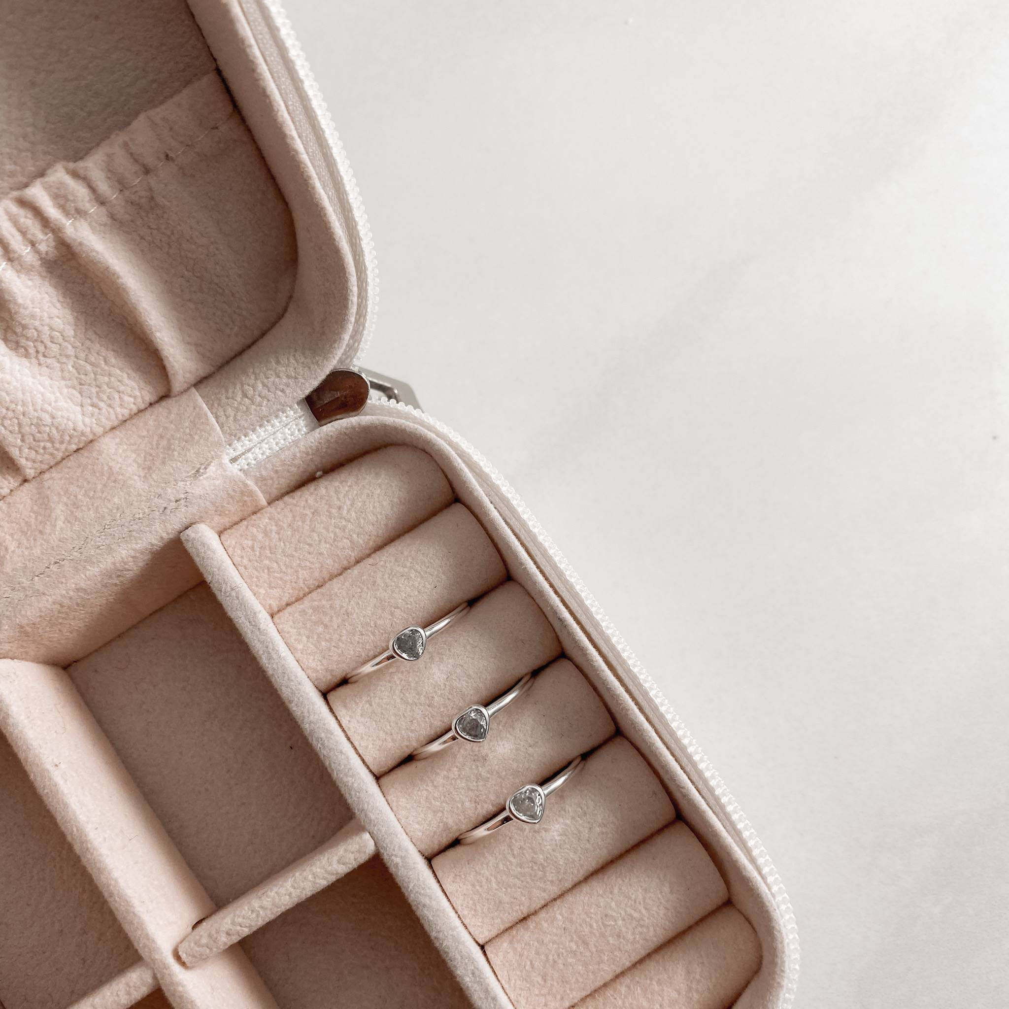 Imagem Secundária Anel zircônia coração embutida