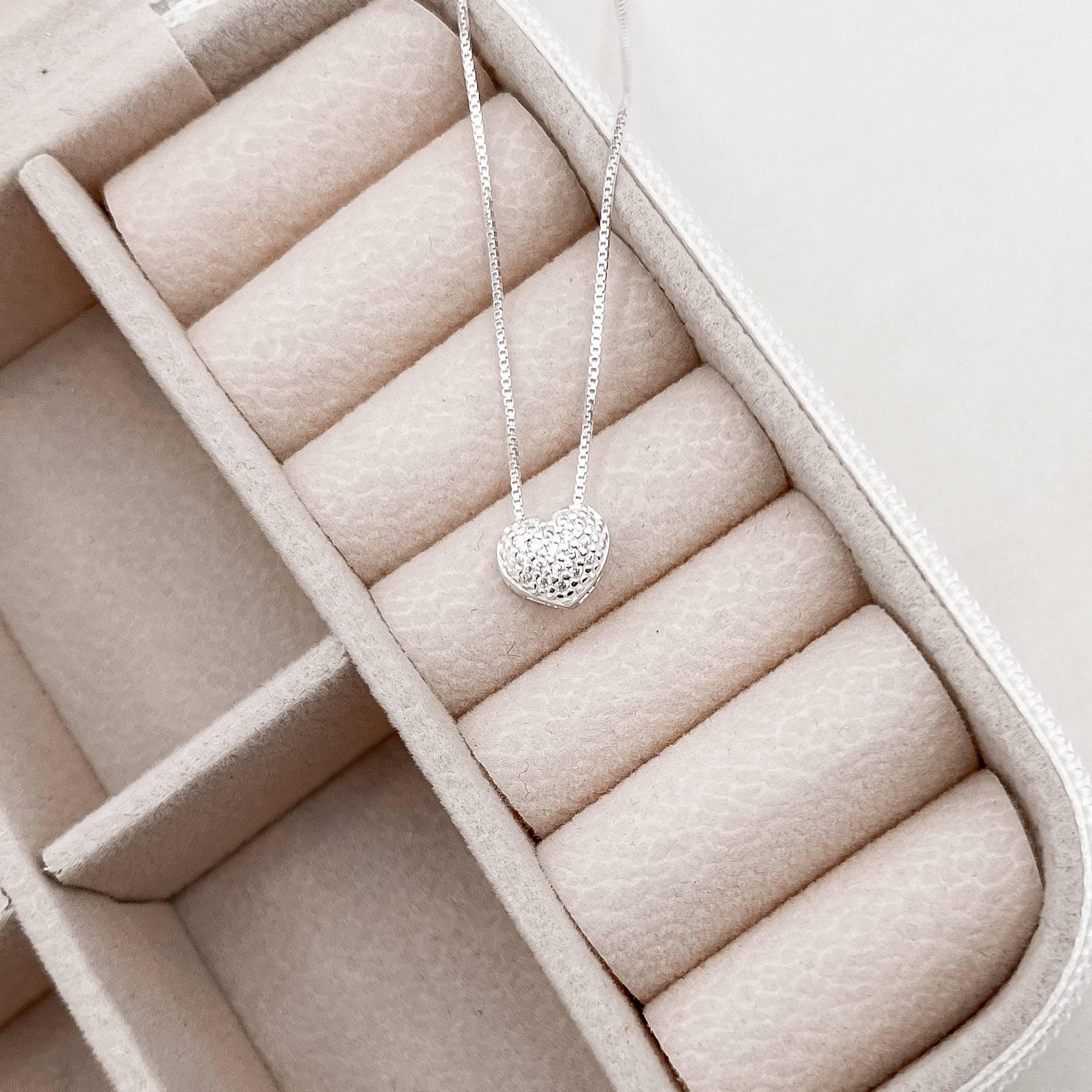 Colar coração cravejado 7mm passante 40cm