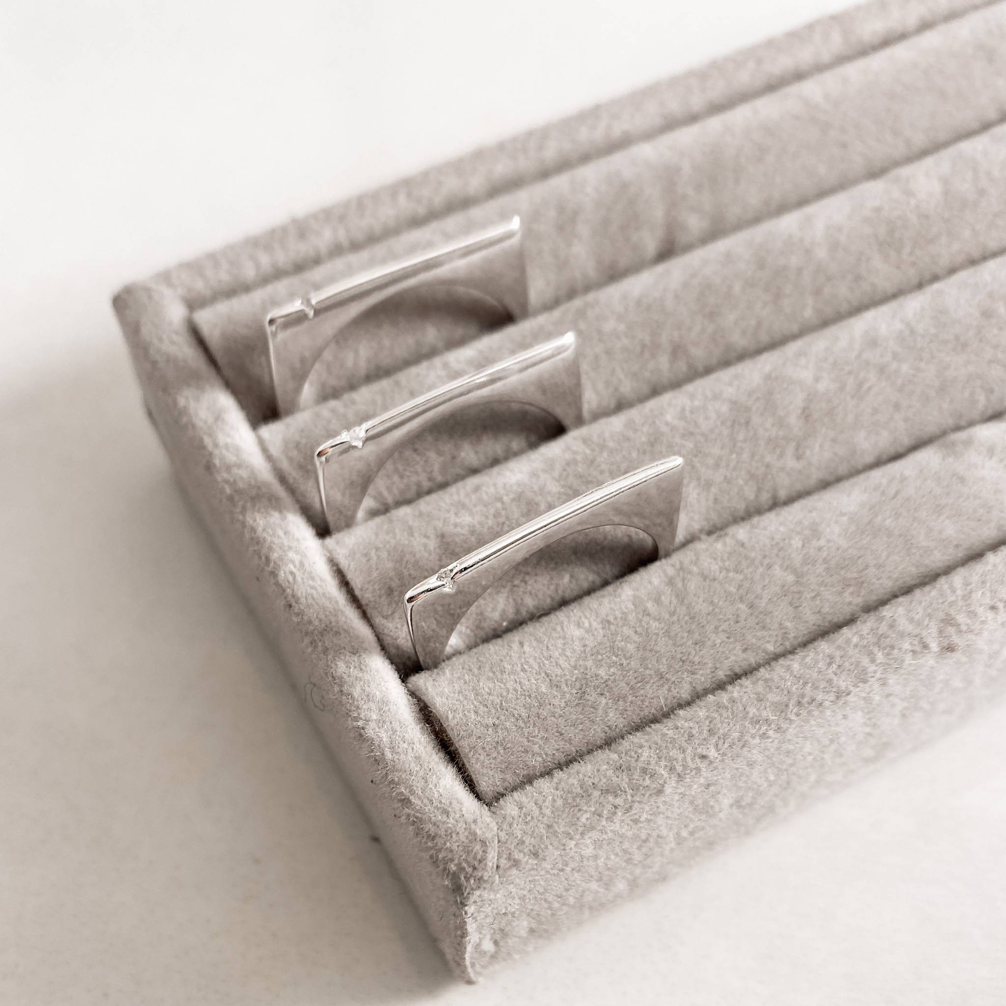 Imagem Anel reto detalhe zircônia