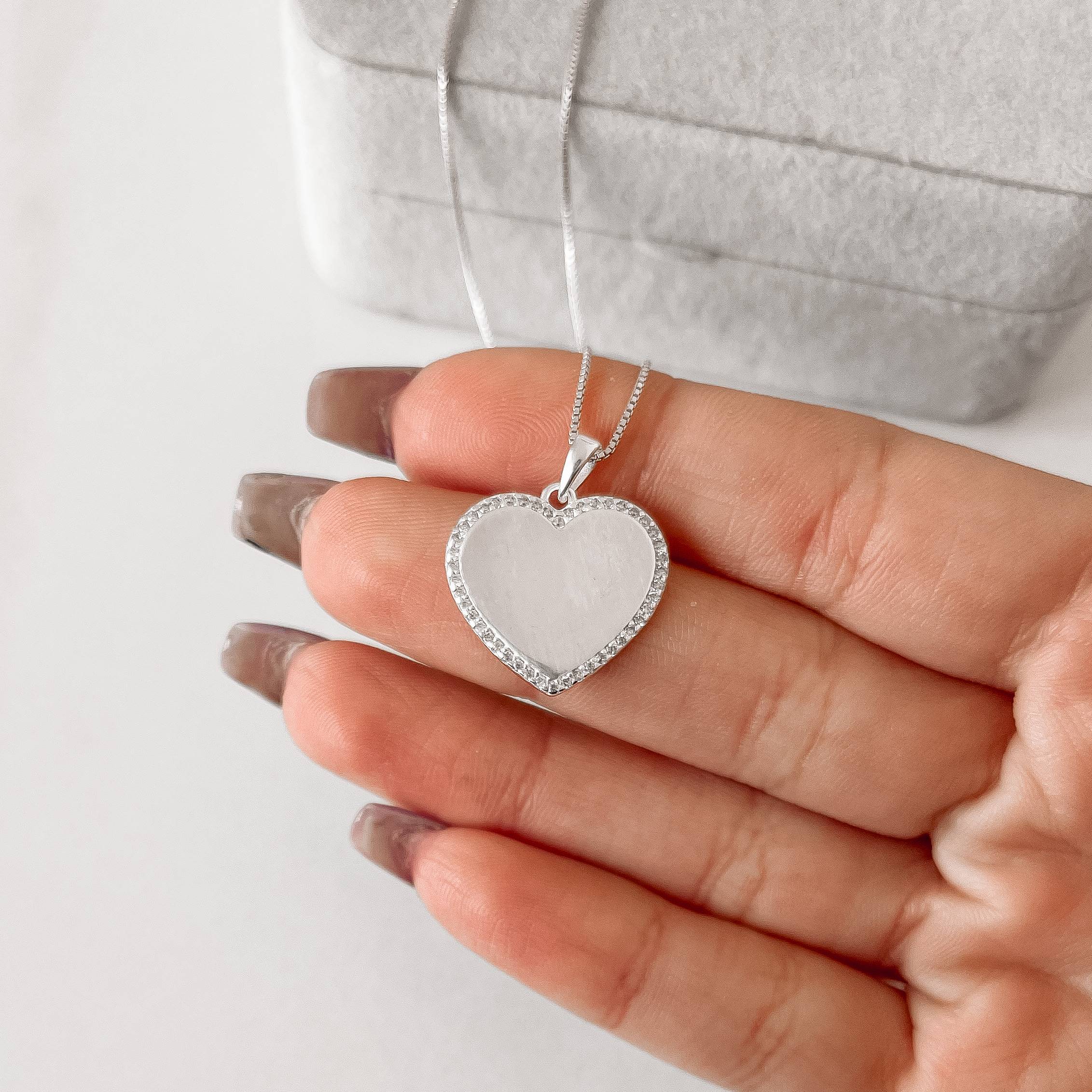 Imagem Colar pingente coração borda cravejada 17mm 45cm