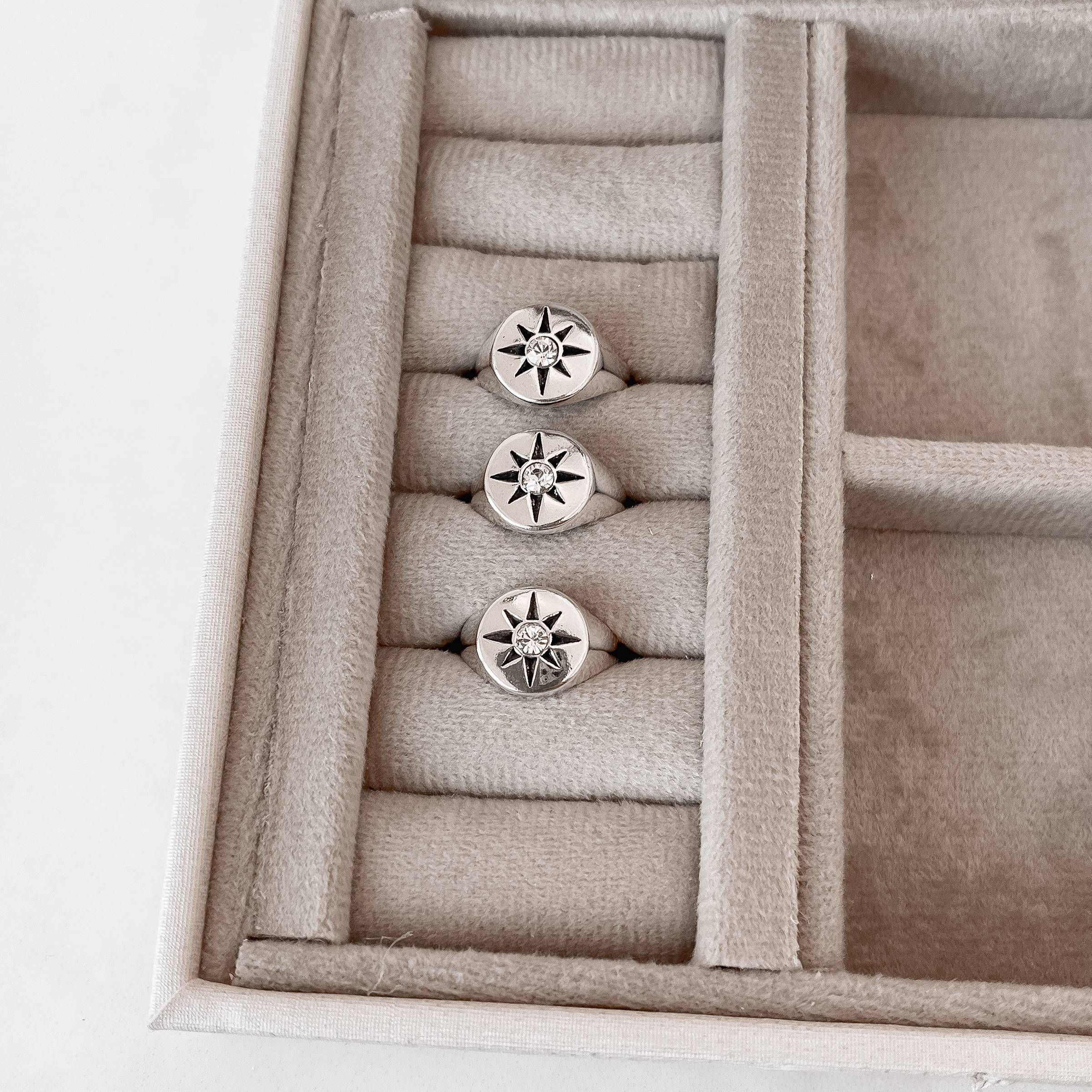 Imagem Anel dedinho estrela com zircônia envelhecido