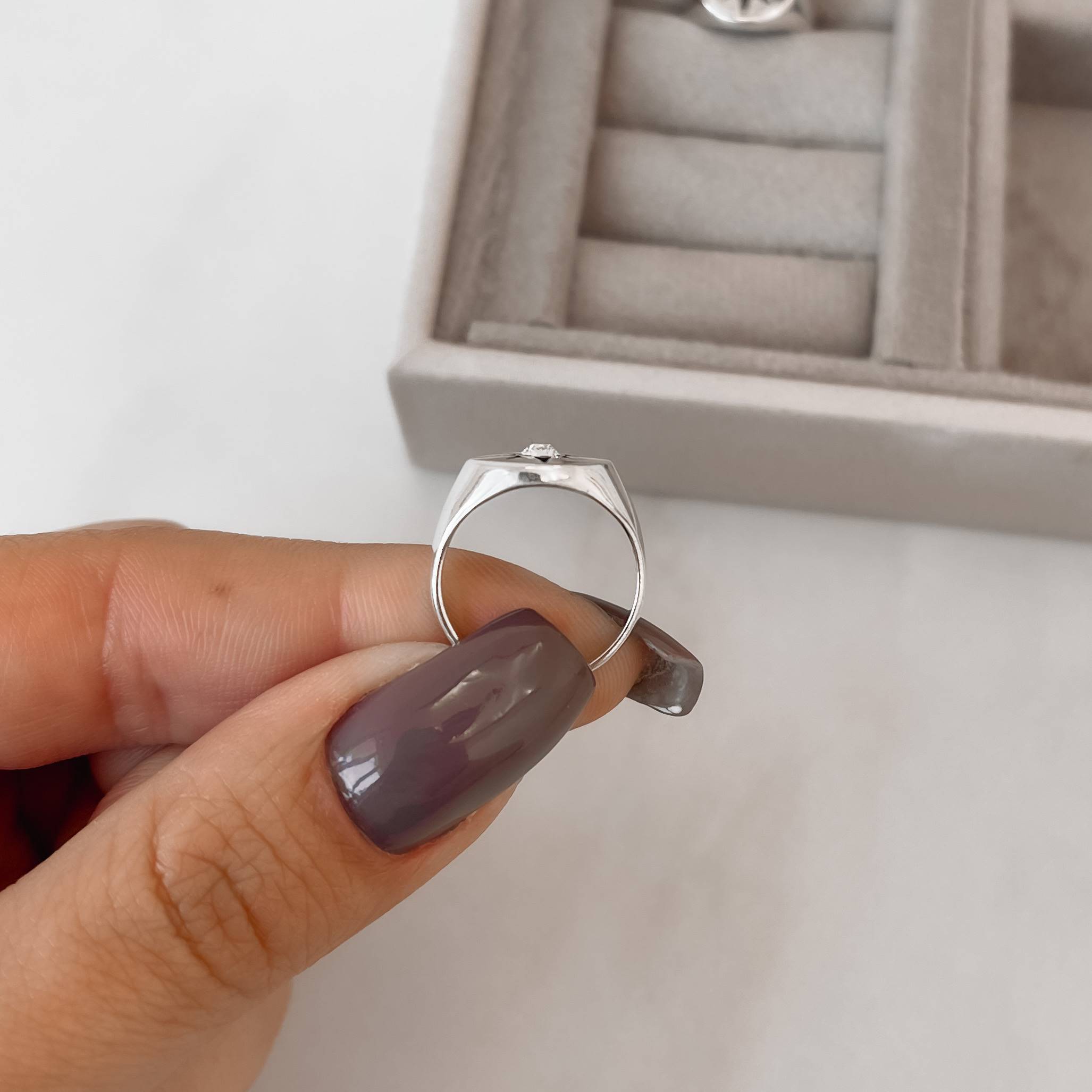 Imagem Secundária Anel dedinho estrela com zircônia envelhecido