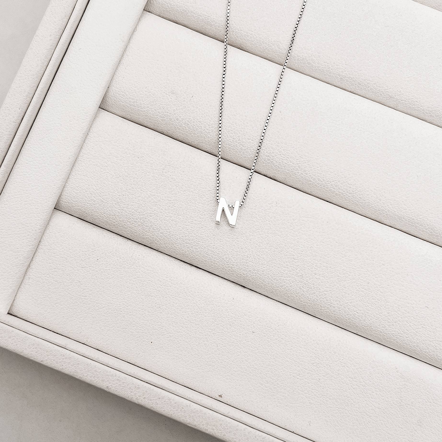 Colar letra N 6mm 45cm