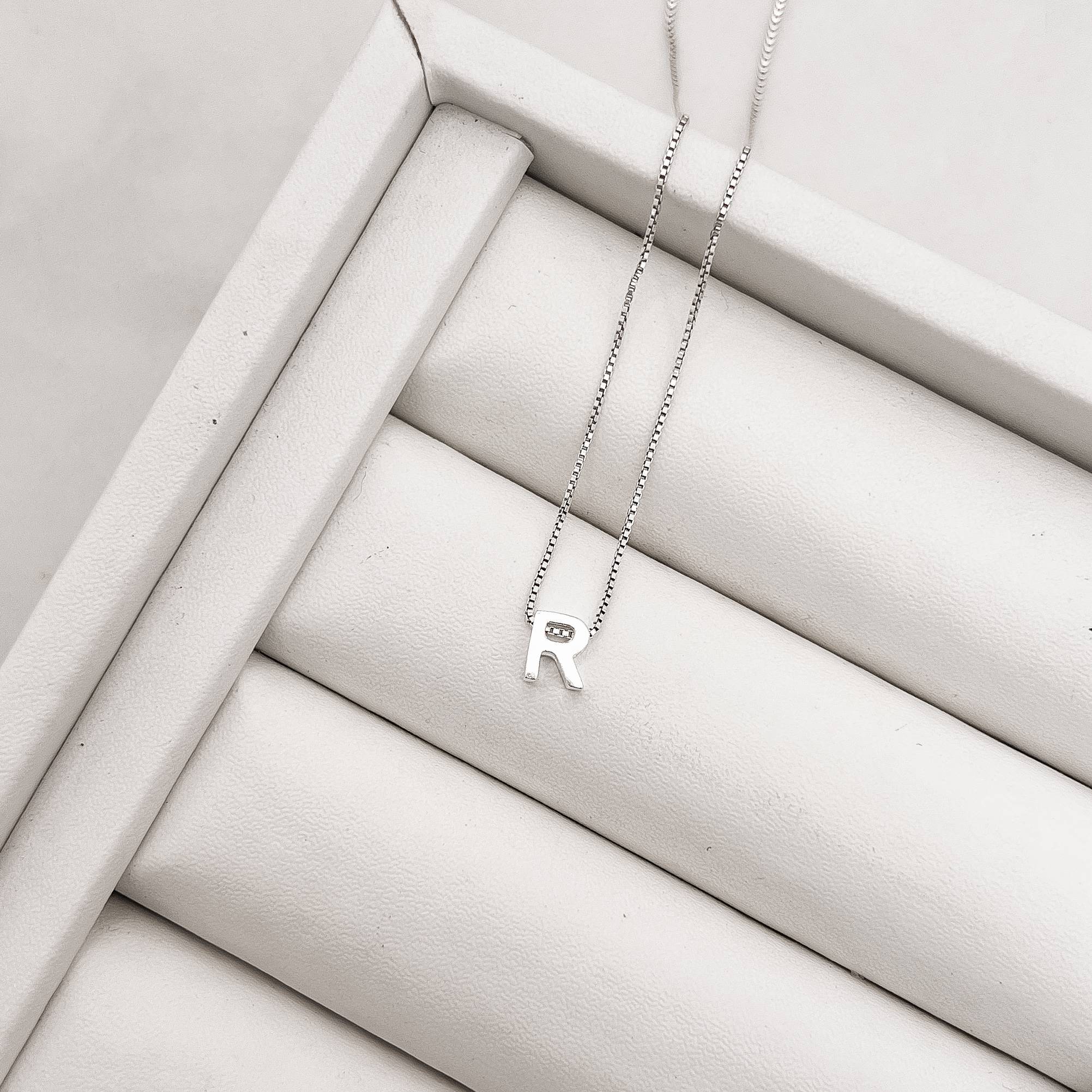 Imagem Secundária Colar letra R 6mm 45cm