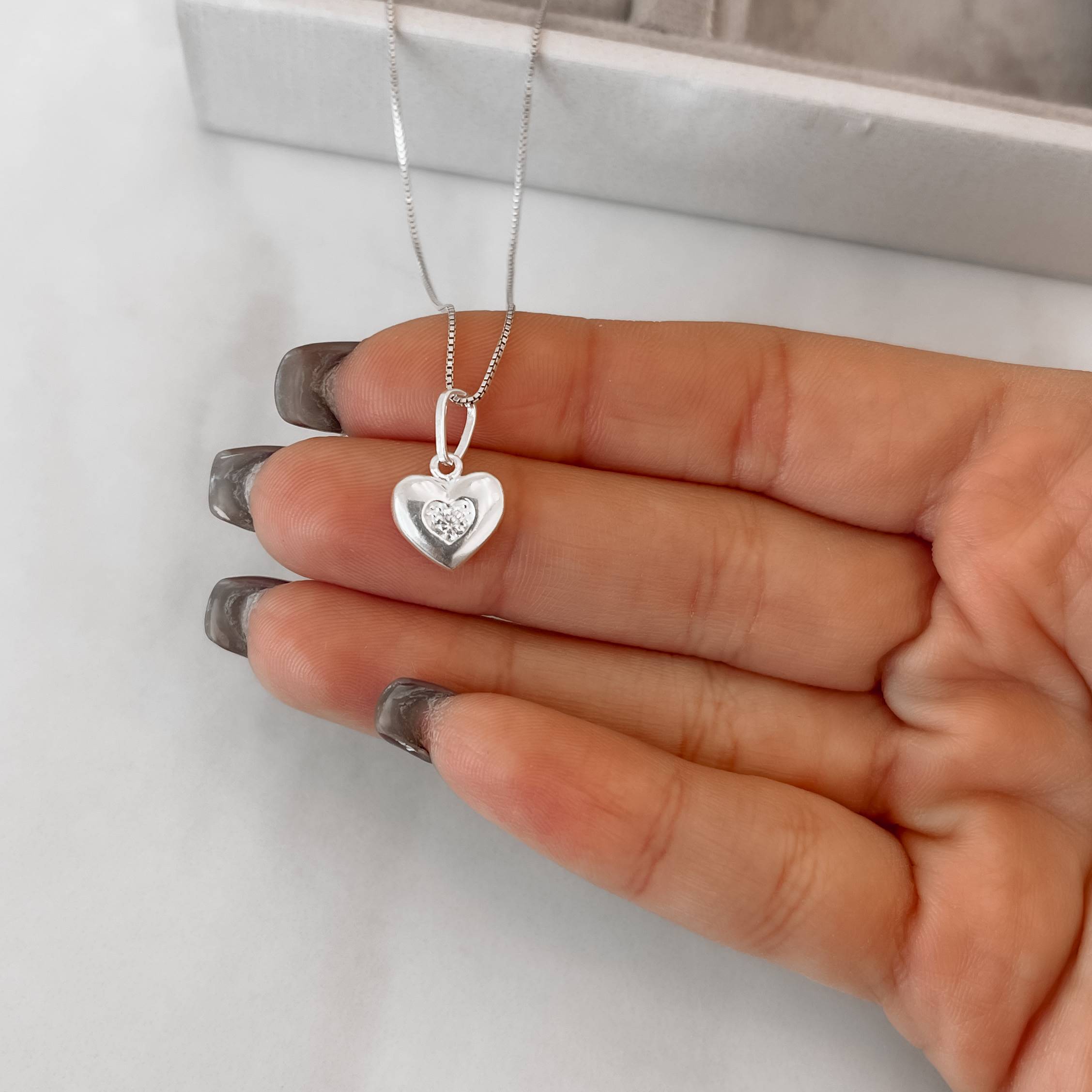 Imagem Colar pingente coração detalhe zircônia 10mm 45cm