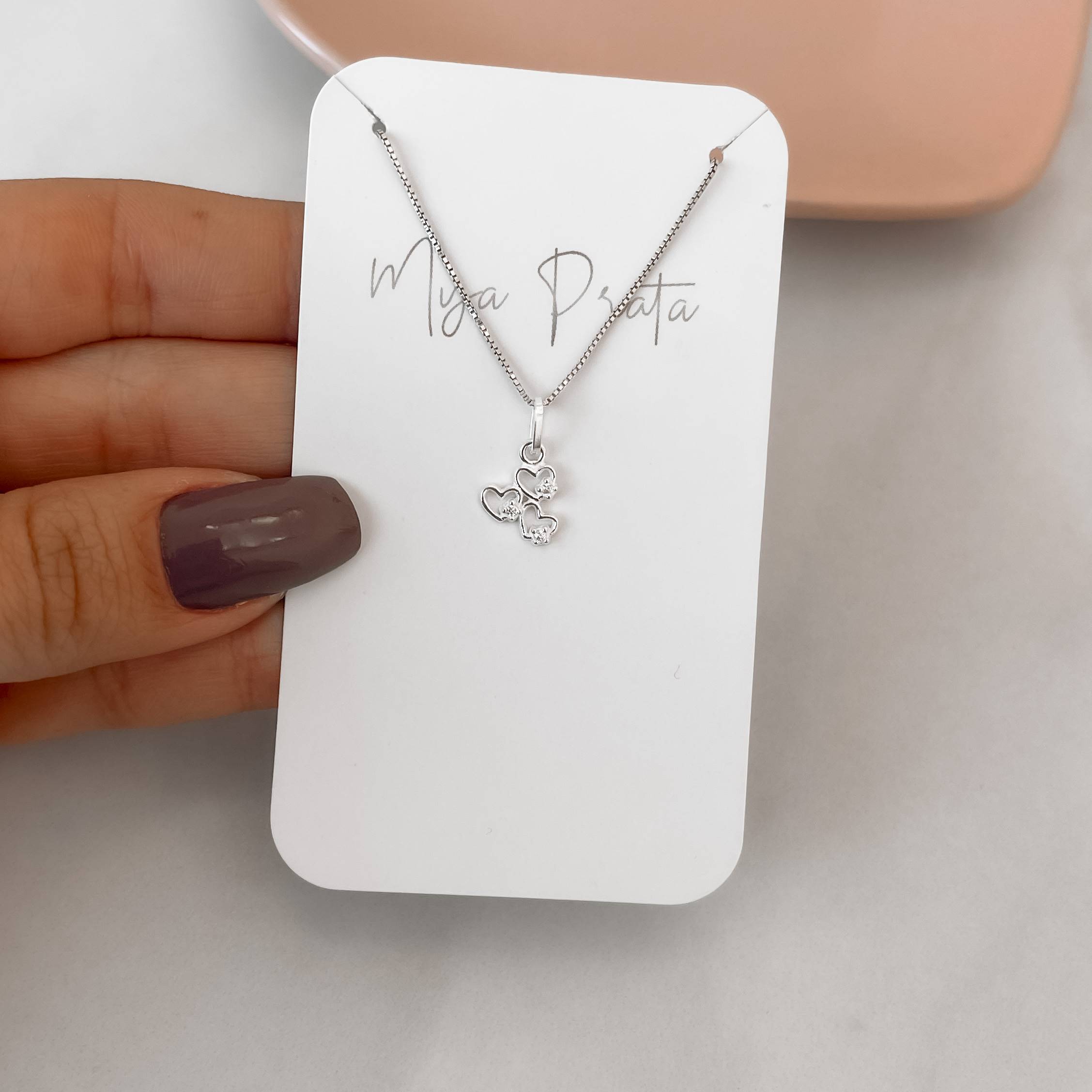 Imagem Secundária Colar pingente corações vazados com zircônias 9mm 40cm