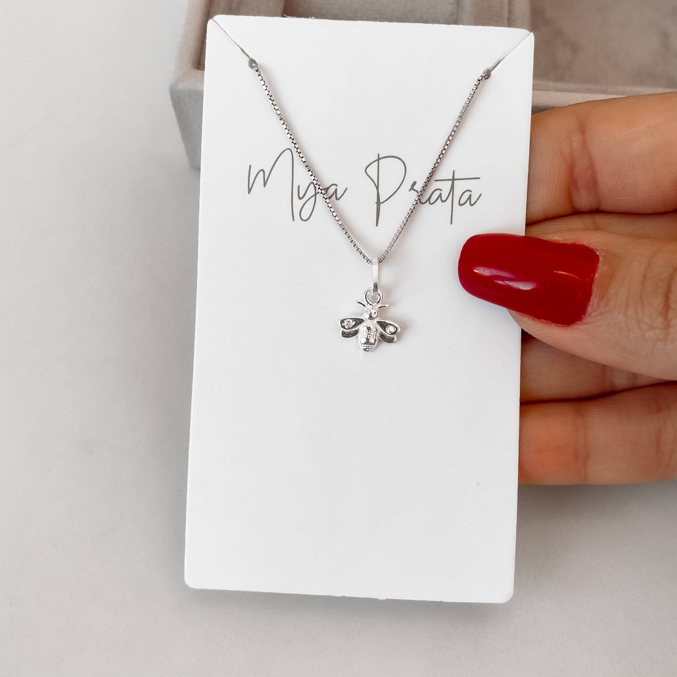 Imagem Secundária Colar pingente abelha detalhe zircônias 10mm 40cm