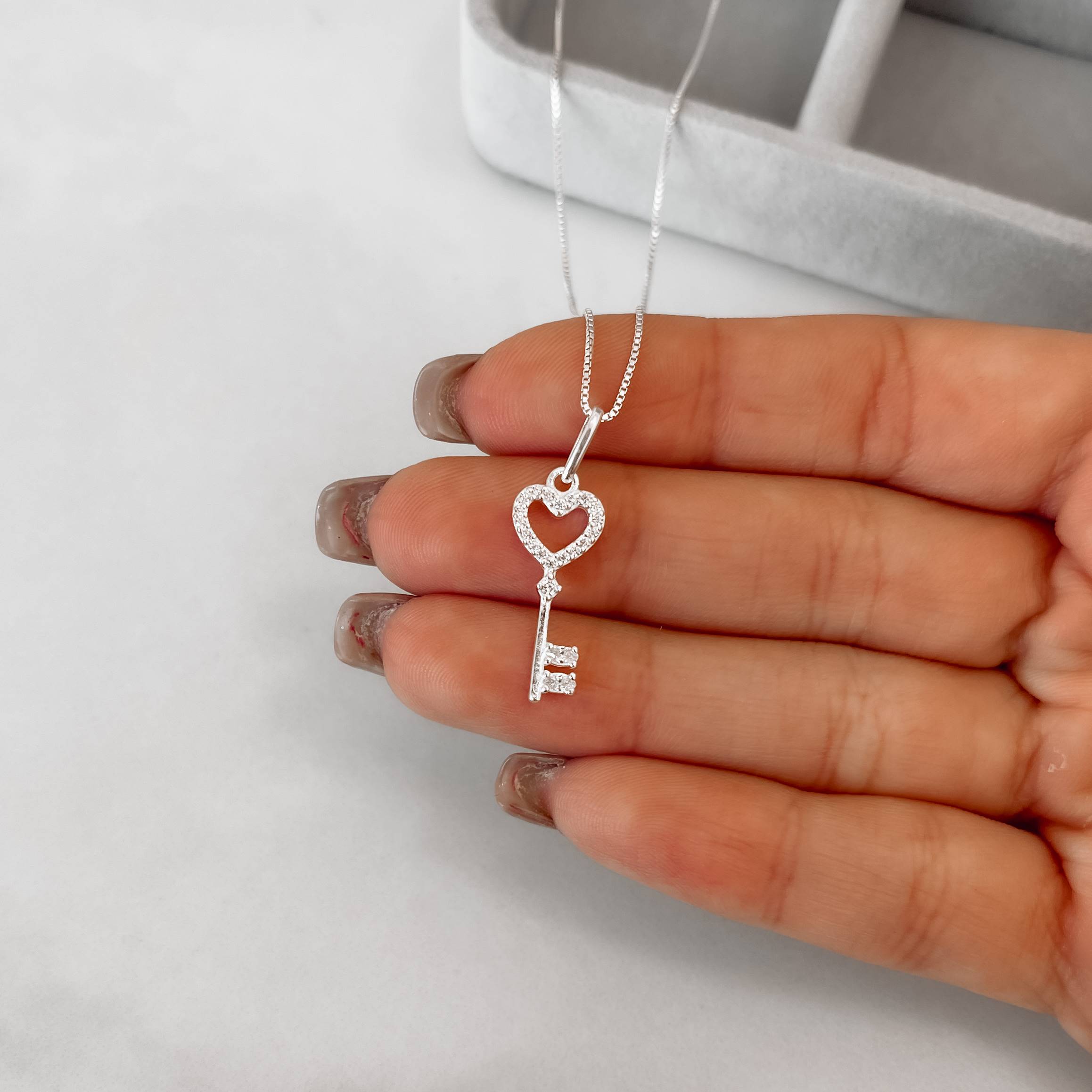 Imagem Colar pingente chave coração cravejado 19mm 45cm