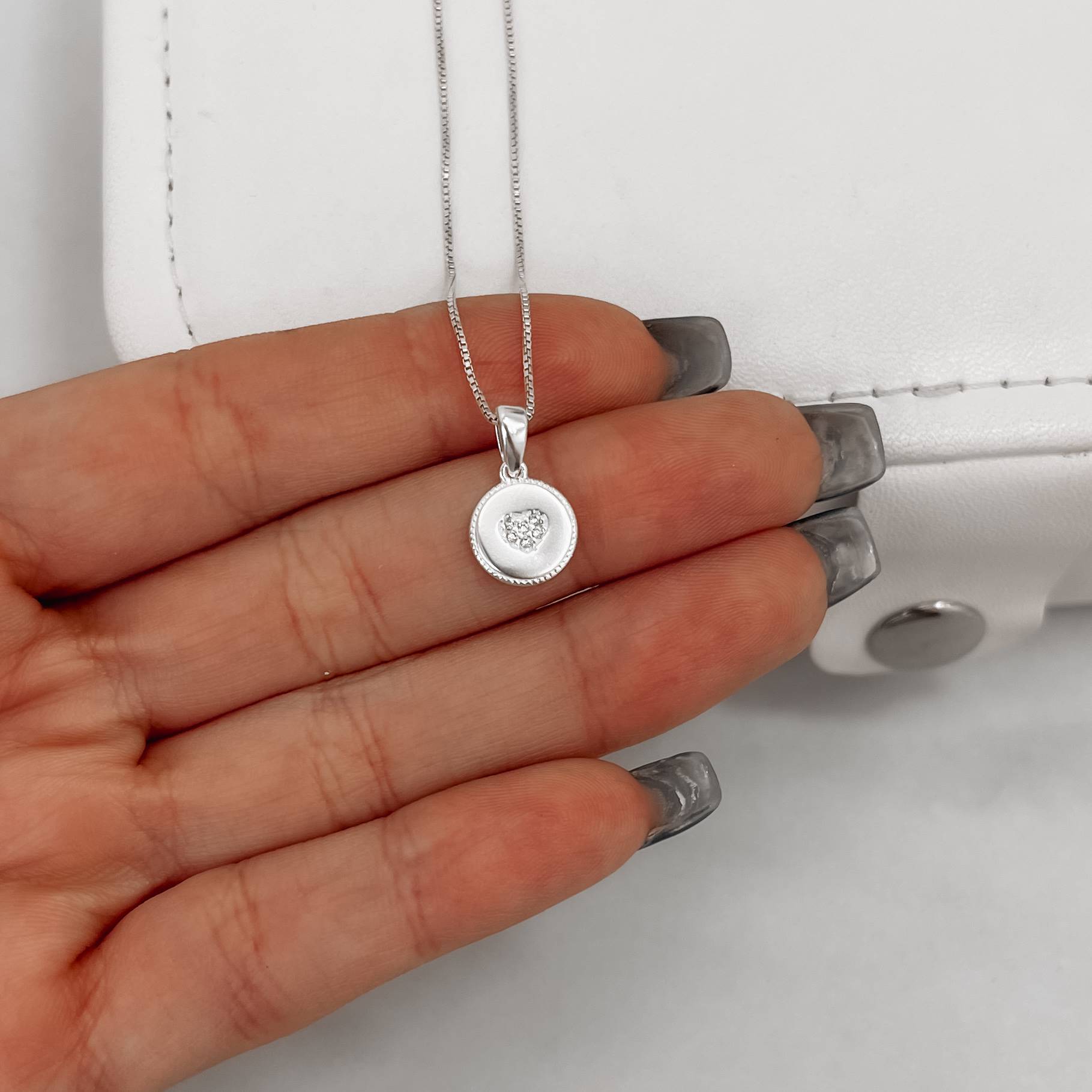 Imagem Colar pingente medalha coração cravejado 9mm 45cm