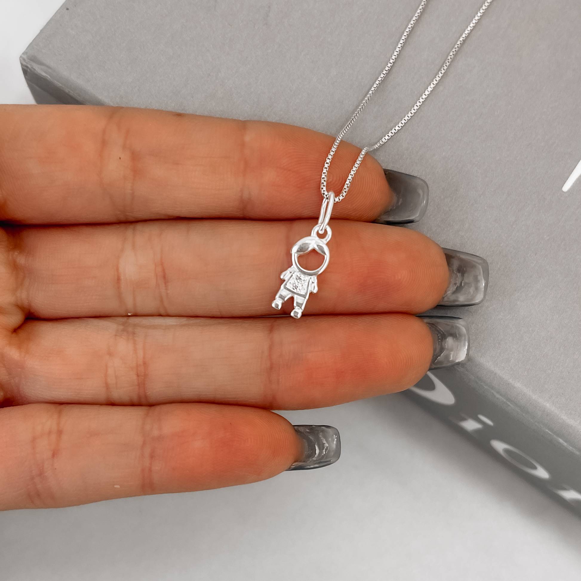 Imagem Secundária Colar pingente menino detalhe zircônias 12mm 45cm