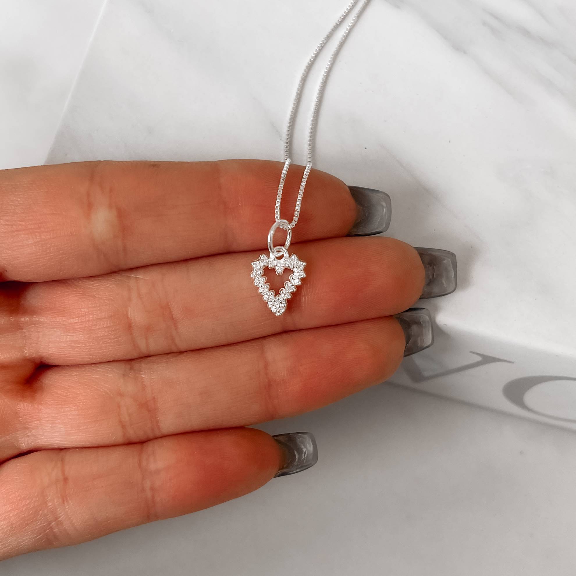 Imagem Secundária Colar pingente coração vazado cravejado 10mm 40cm