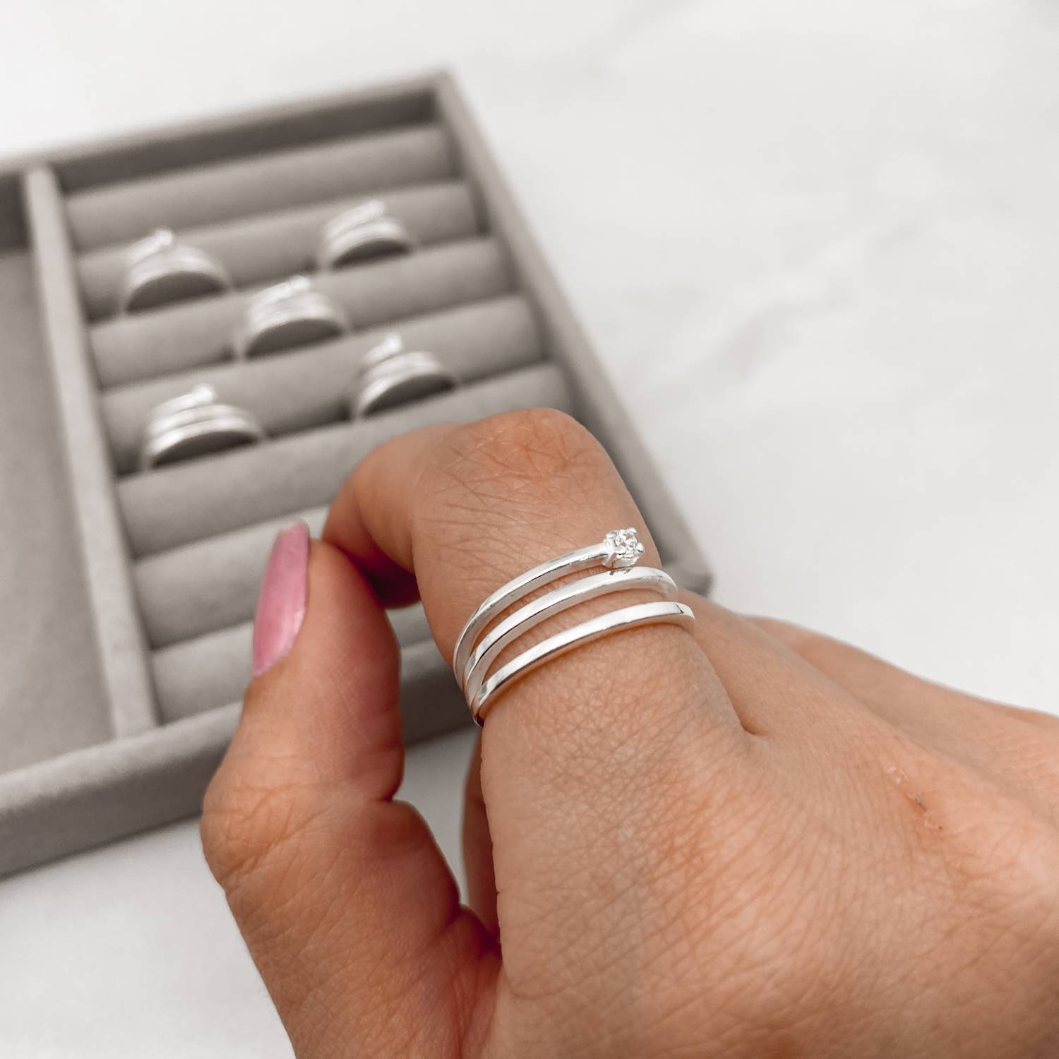 Imagem Secundária Anel 2 fios com detalhe zircônia