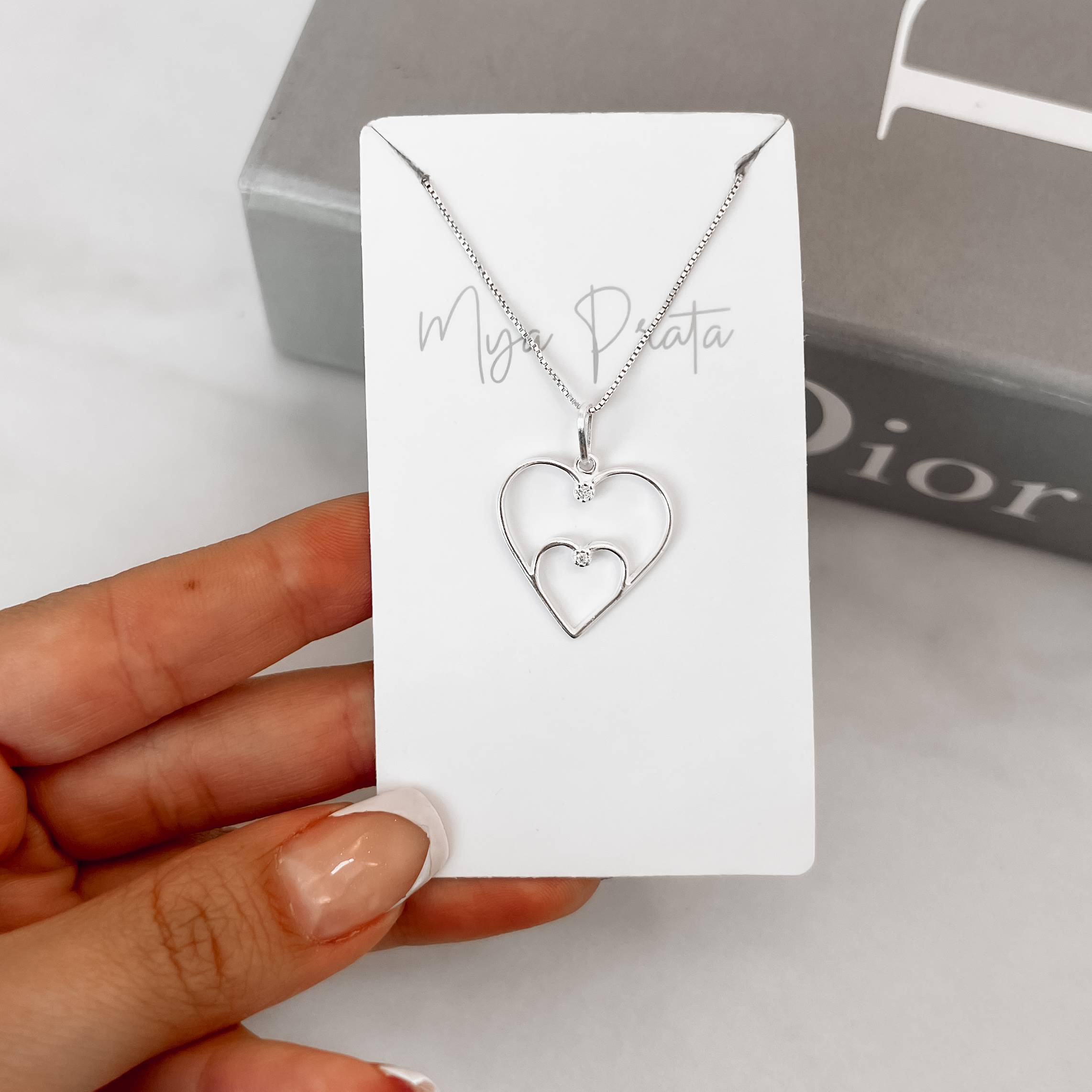 Imagem Colar pingente dois corações vazados com zircônia 21mm 45cm