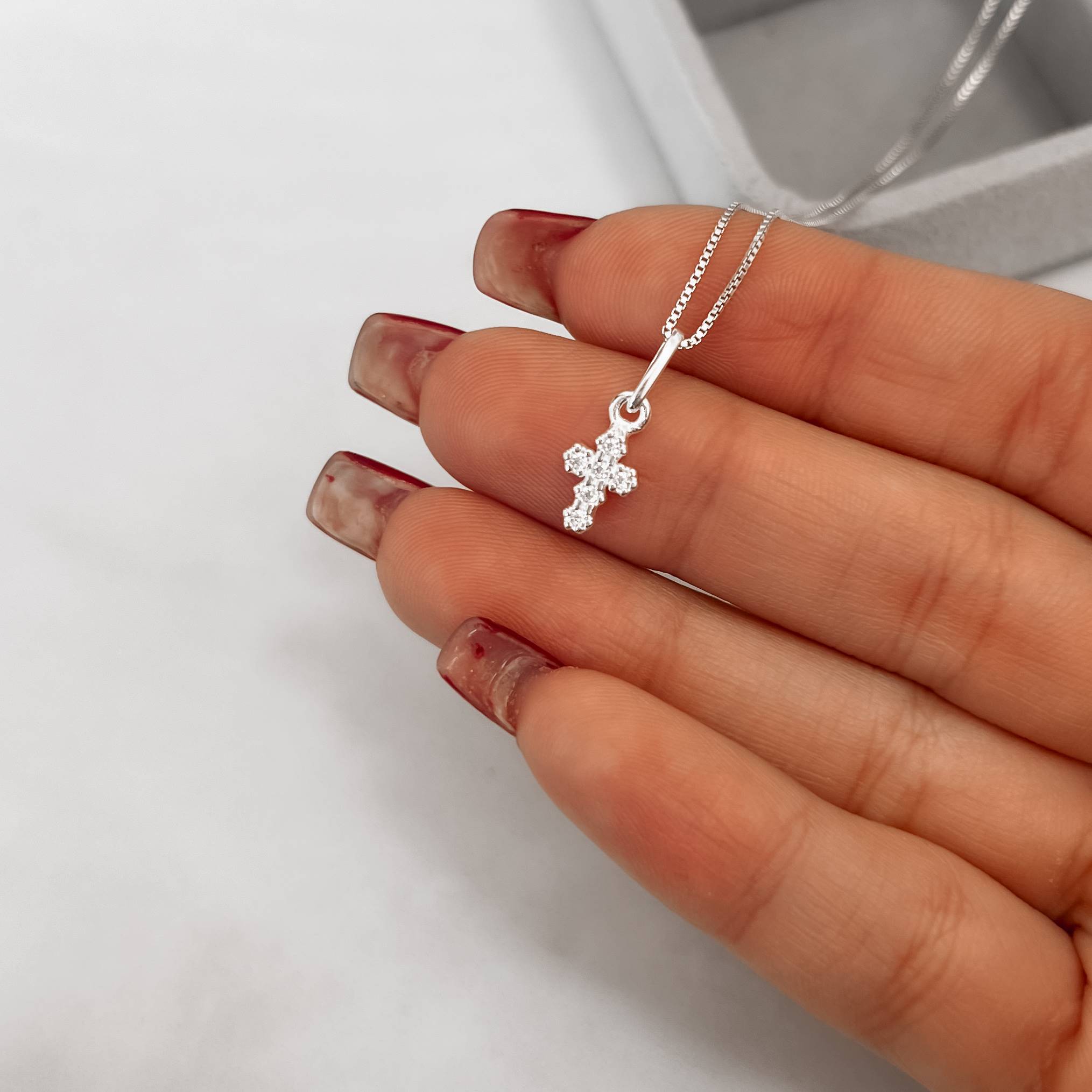 Imagem Secundária Colar pingente cruz cravejada 8mm 40cm