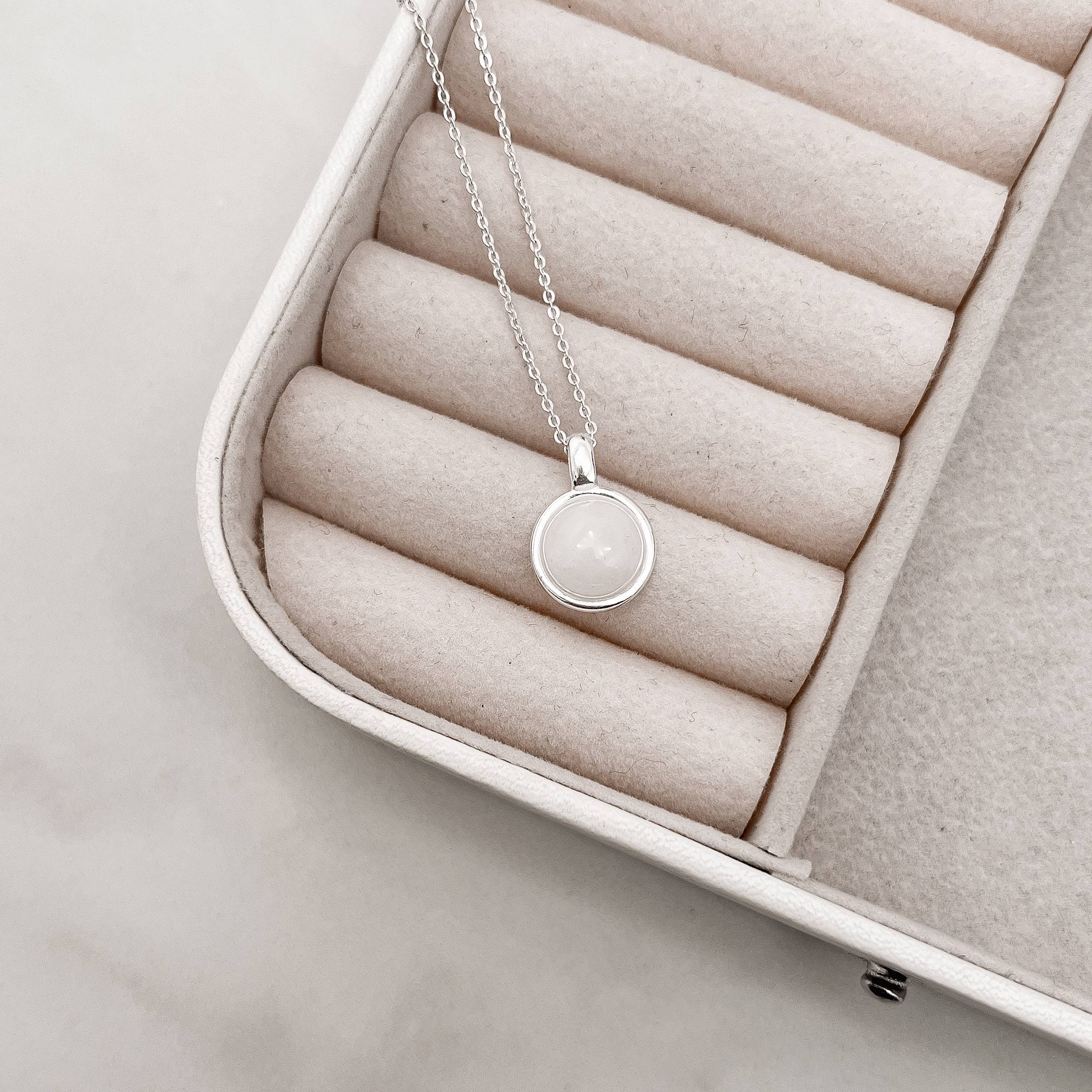 Imagem Secundária Colar pingente quartzo branco 12mm corrente cadeado 45cm