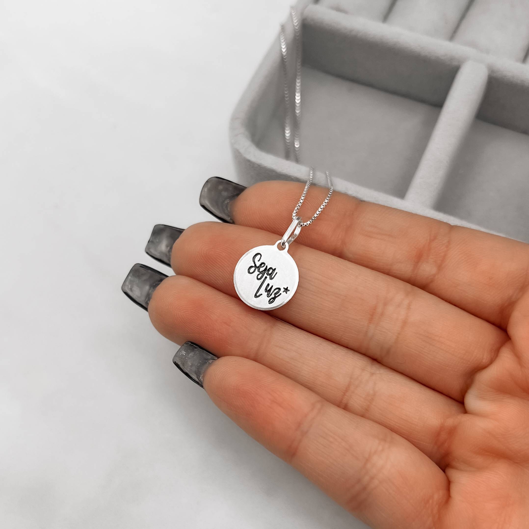 Imagem Secundária Colar pingente medalha seja luz resina 12mm 45cm