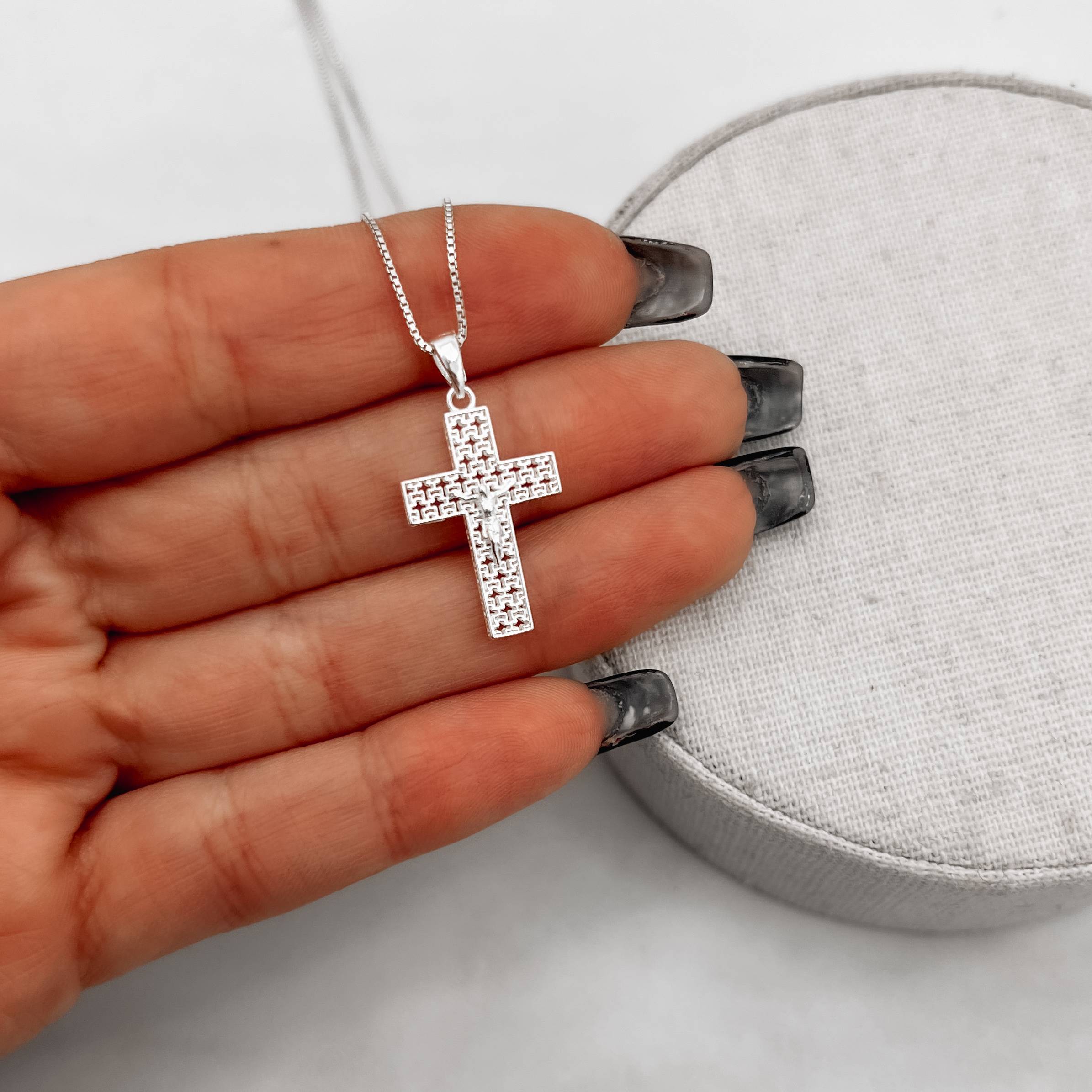 Imagem Colar pingente cruz Corpo de Cristo renda Italiana 20mm 45cm