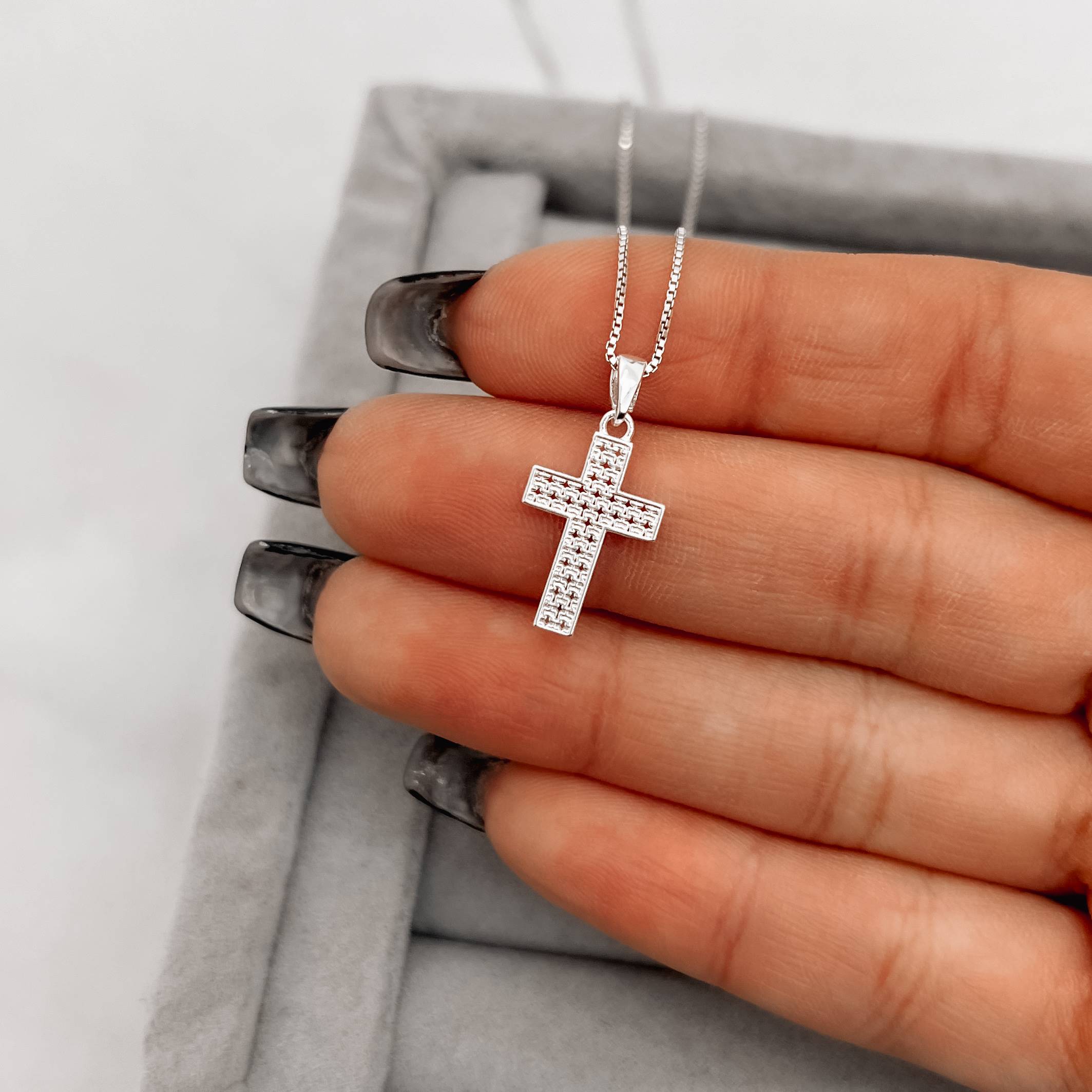 Imagem Secundária Colar pingente cruz renda Italiana 15mm 40cm