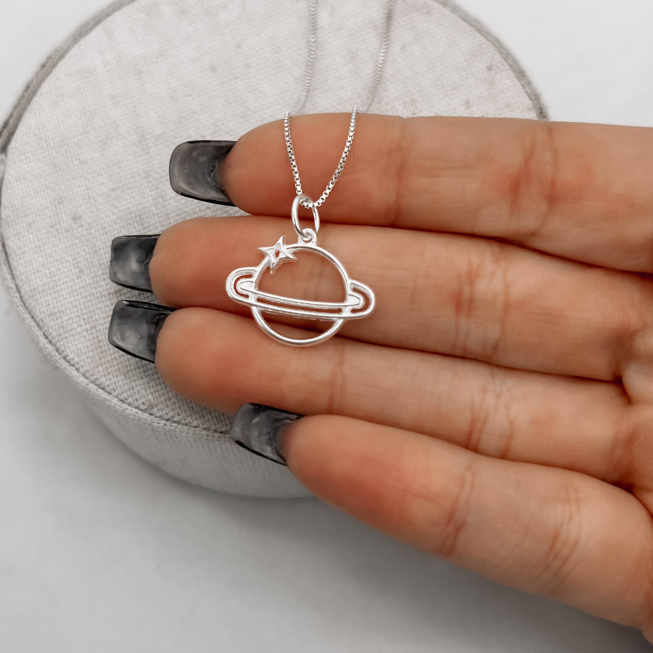 Imagem Secundária Colar pingente planeta 19mm 45cm