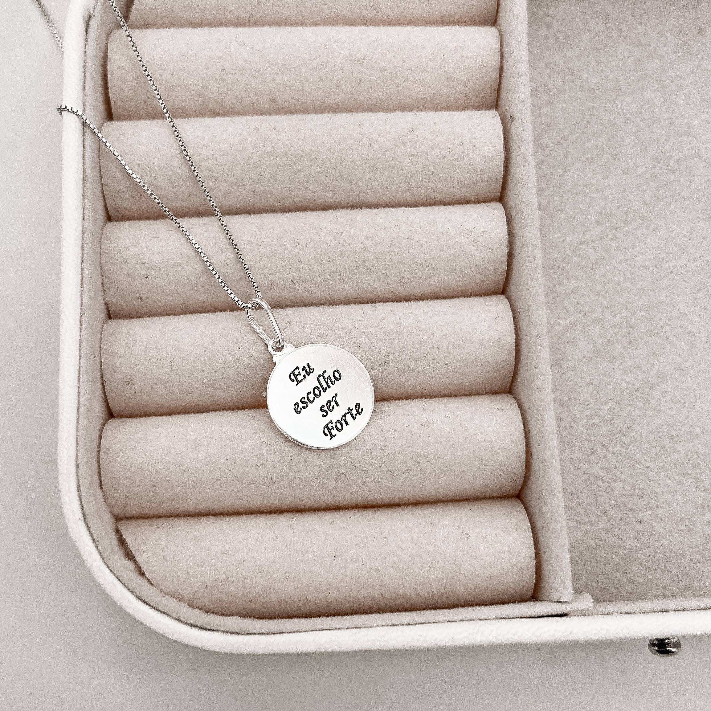 Colar pingente medalha eu escolho ser forte 15mm 45cm