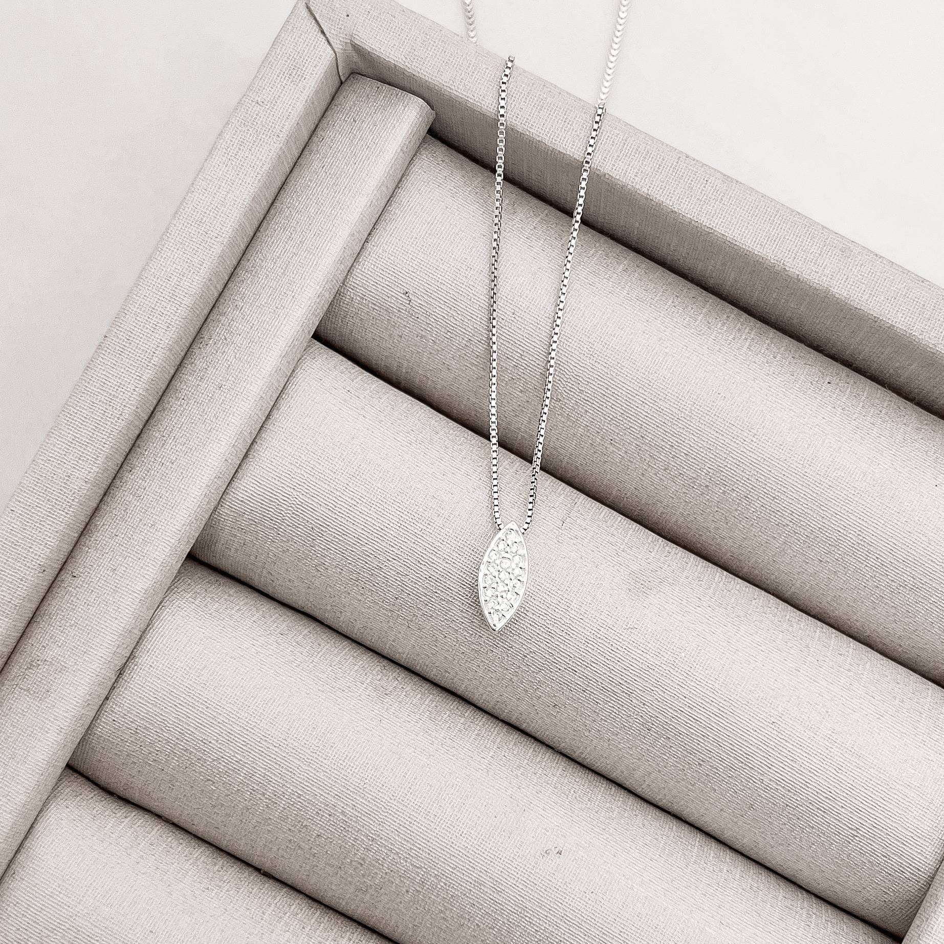 Colar navete cravejado 11mm 40cm