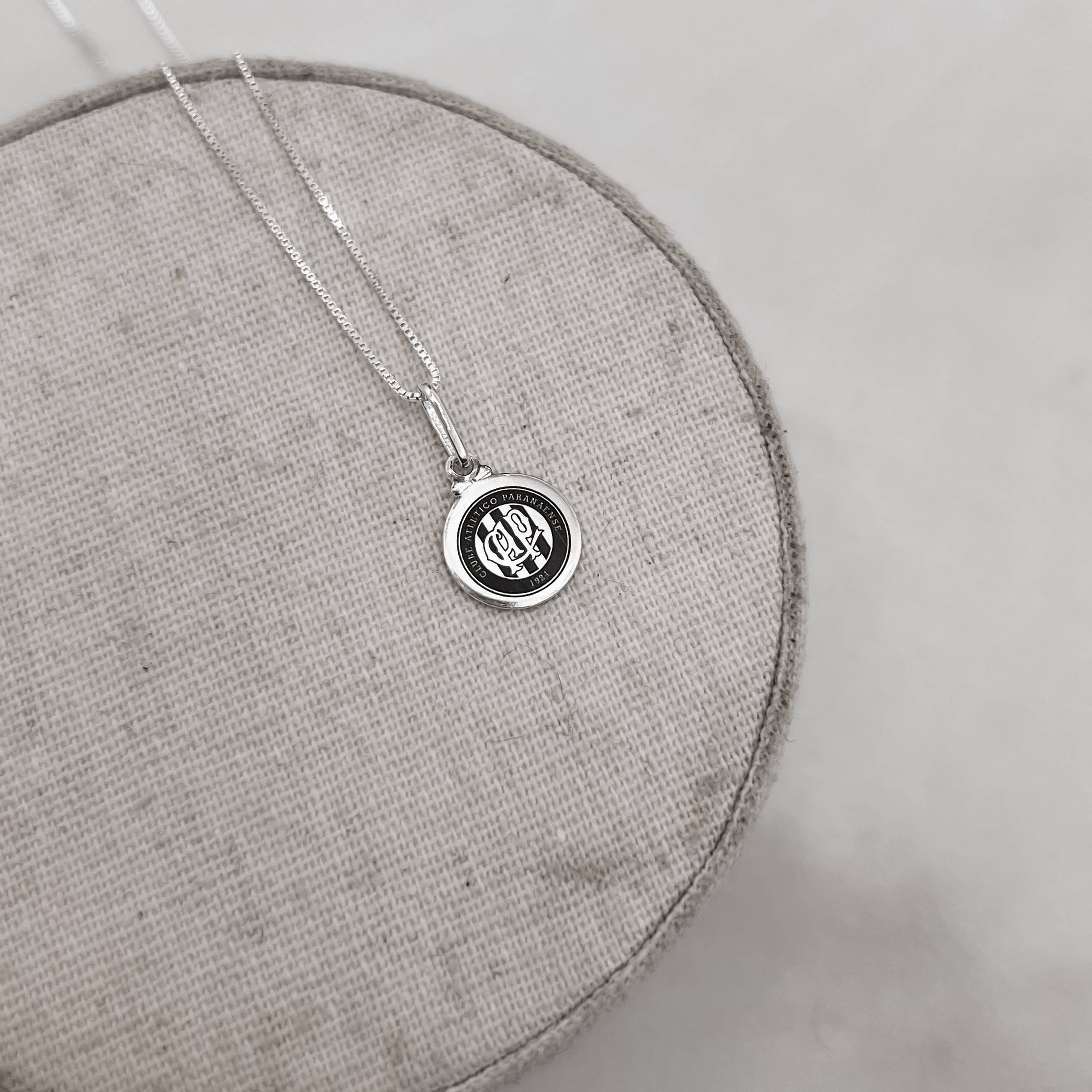 Imagem Secundária Colar pingente medalha time Atlhético Paranaense 12mm 40cm