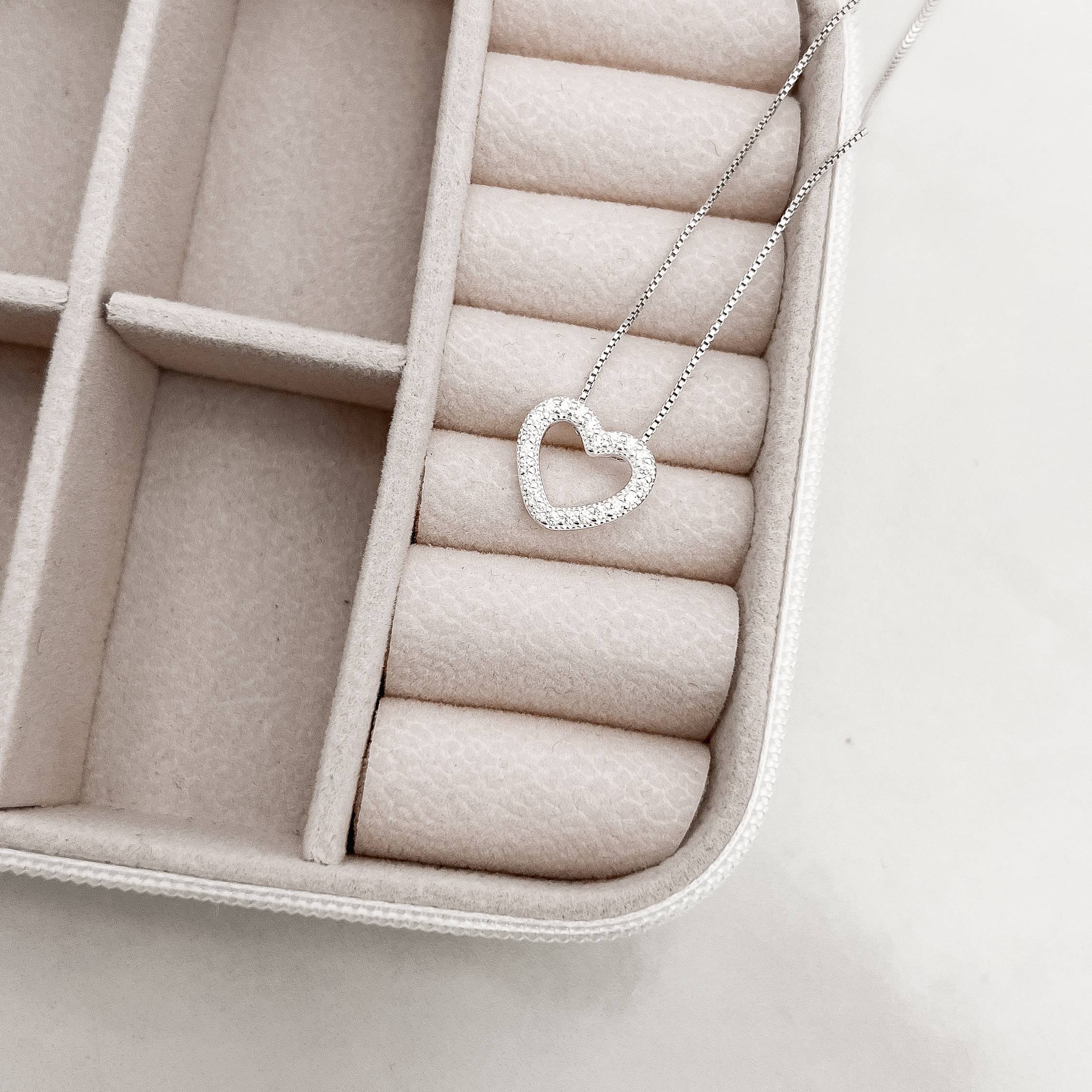 Imagem Secundária Colar coração vazado todo cravejado 13mm 45cm