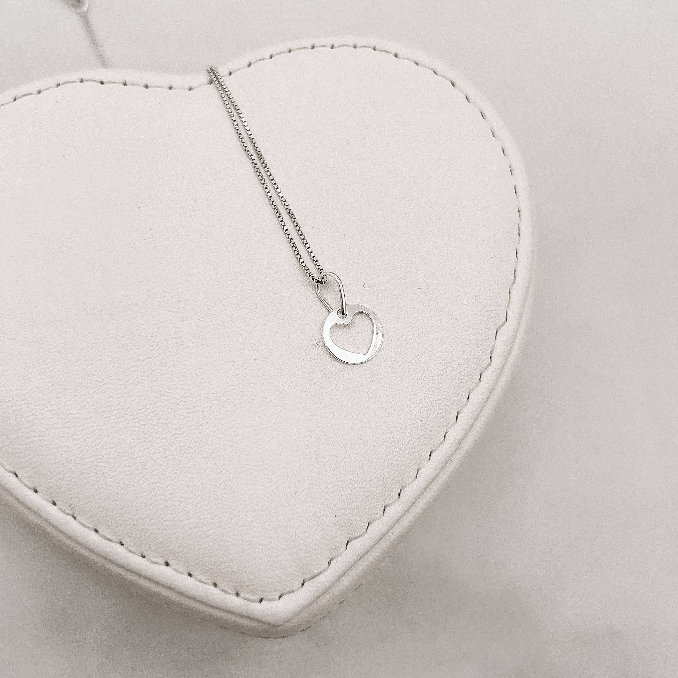 Imagem Colar pingente medalha coração vazado 9mm 40cm