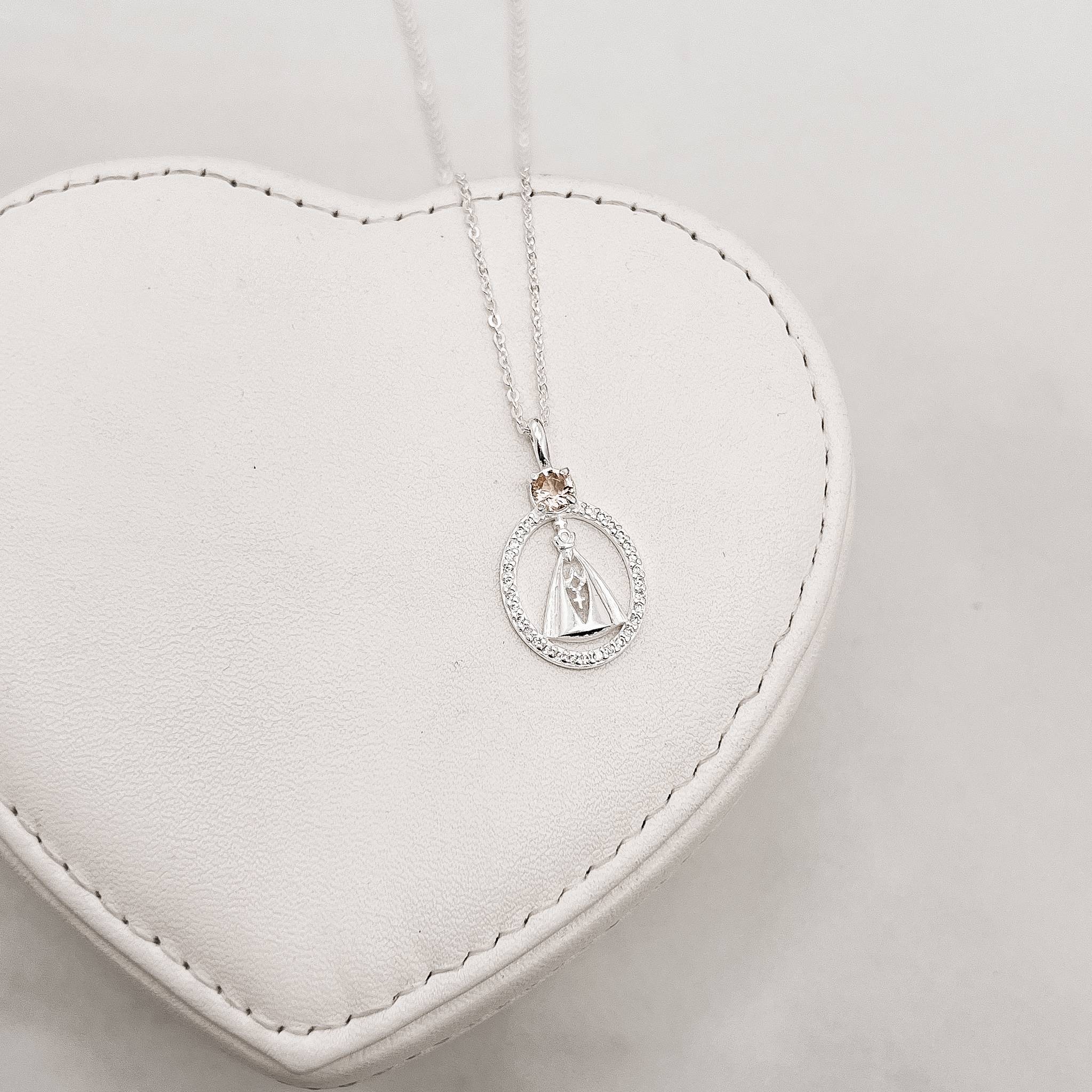 Imagem Colar medalha Nsa. Sra. Aparecida vazada cravejada zircônia rosê 20mm corrente cadeadinho 45cm