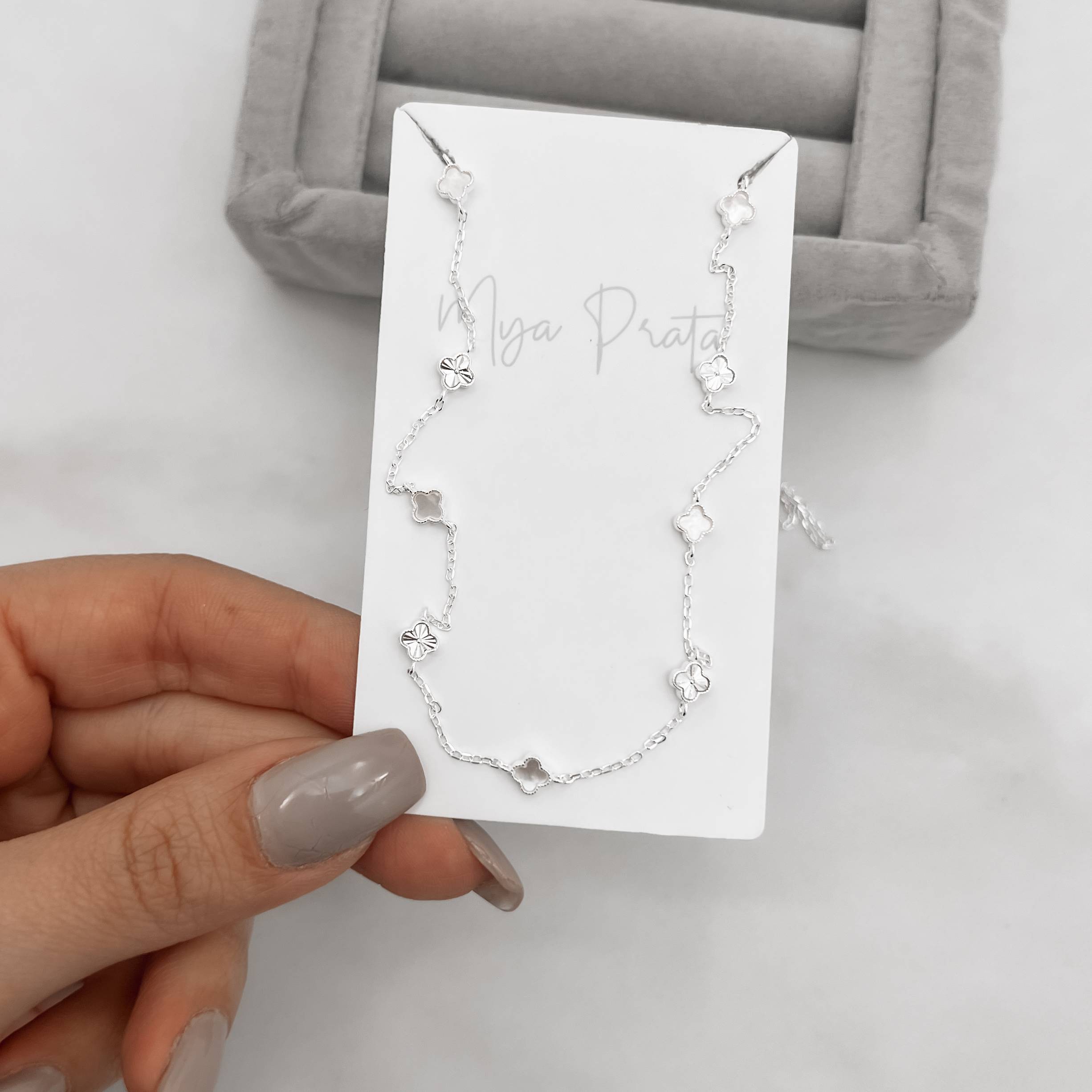 Colar entremeio trevos madrepérola e vinco 5mm corrente cadeado 60+5cm