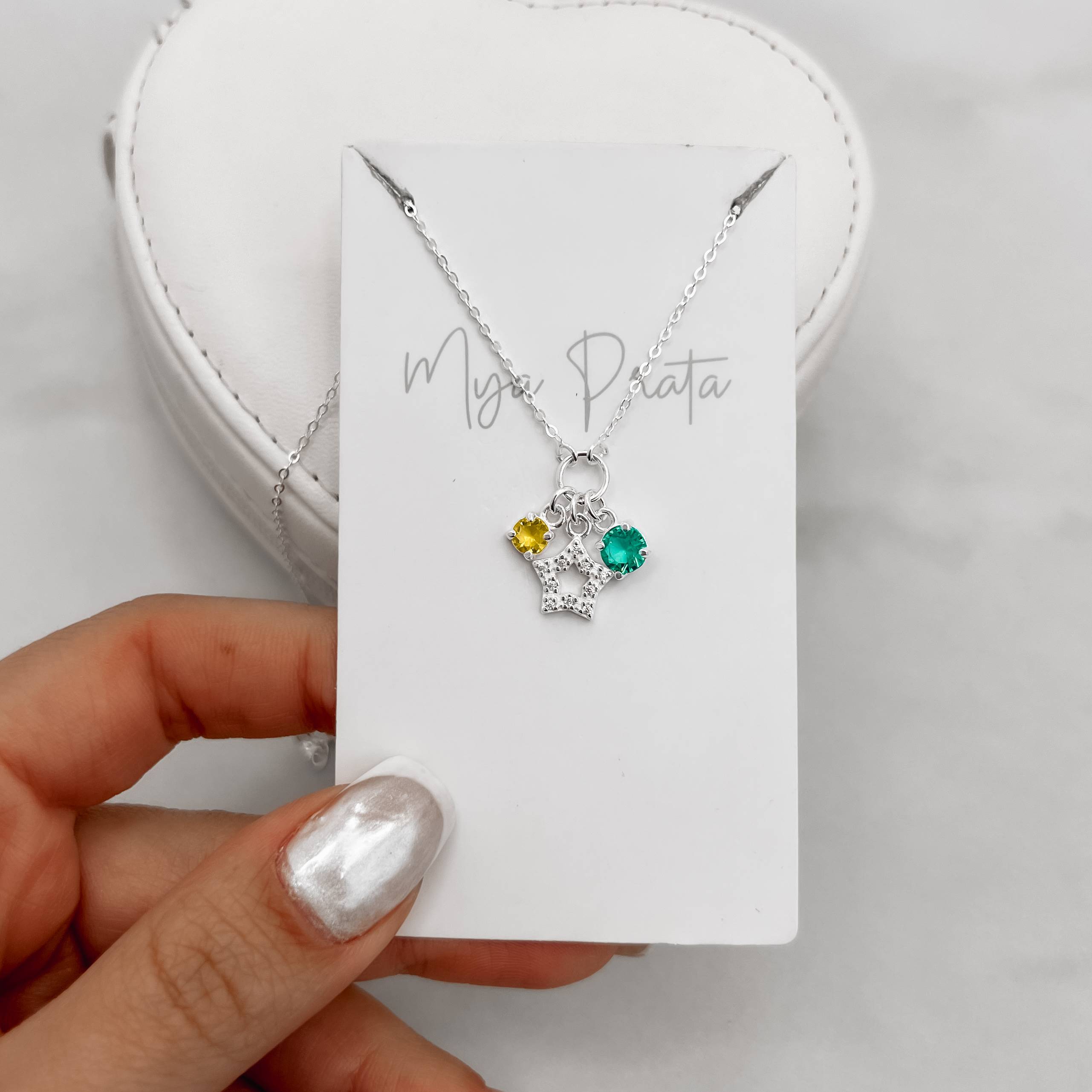 Imagem Colar entremeio círculo pingentes estrela vazada cravejada, zircônias amarela e acqua corrente cadeadinho 45cm