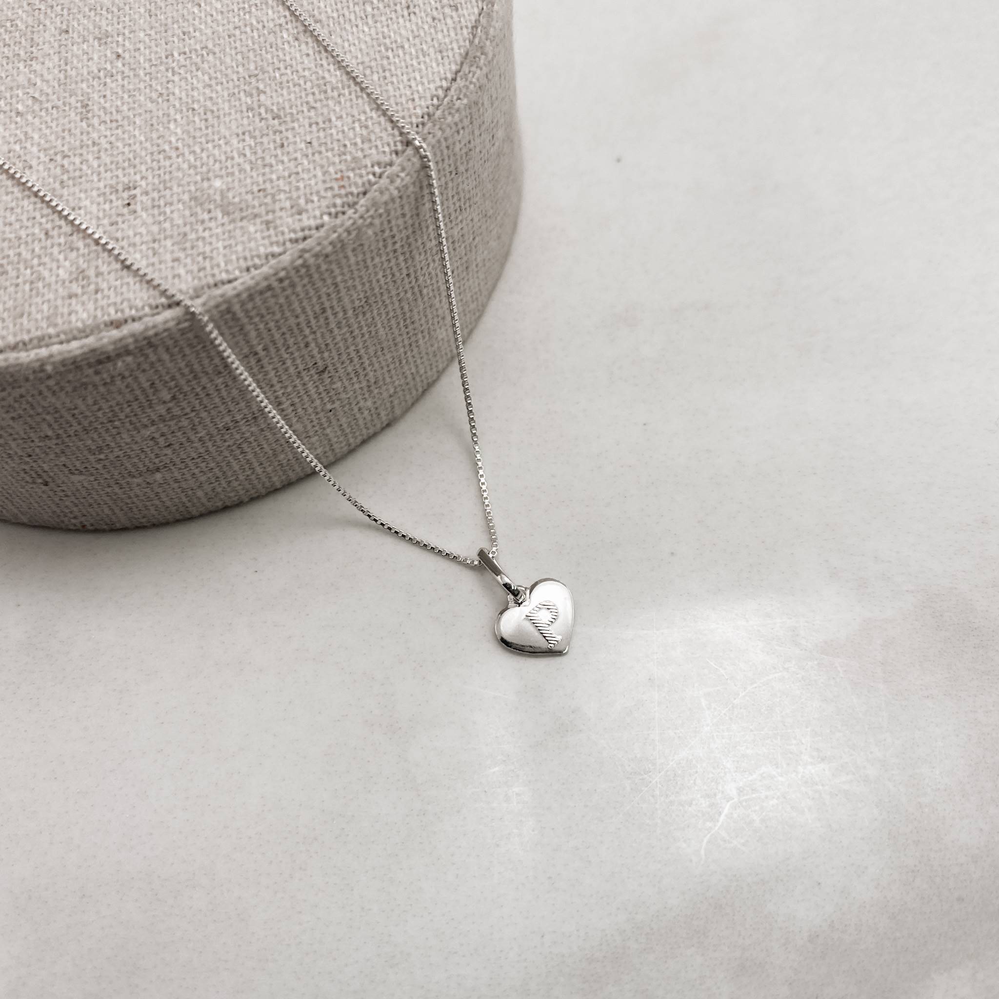 Imagem Colar pingente coração letra P 45cm