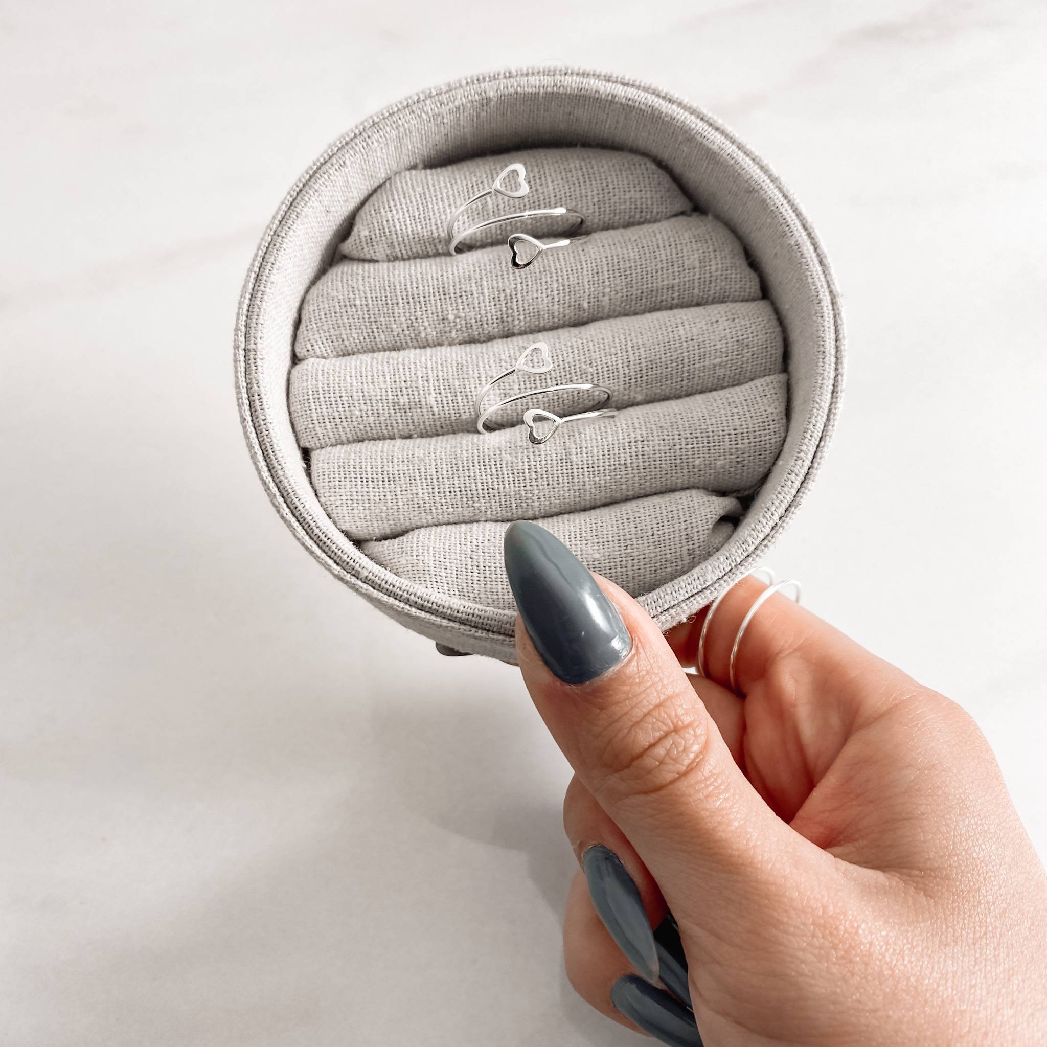 Imagem Secundária Anel espiral 2 corações vazados regulável G