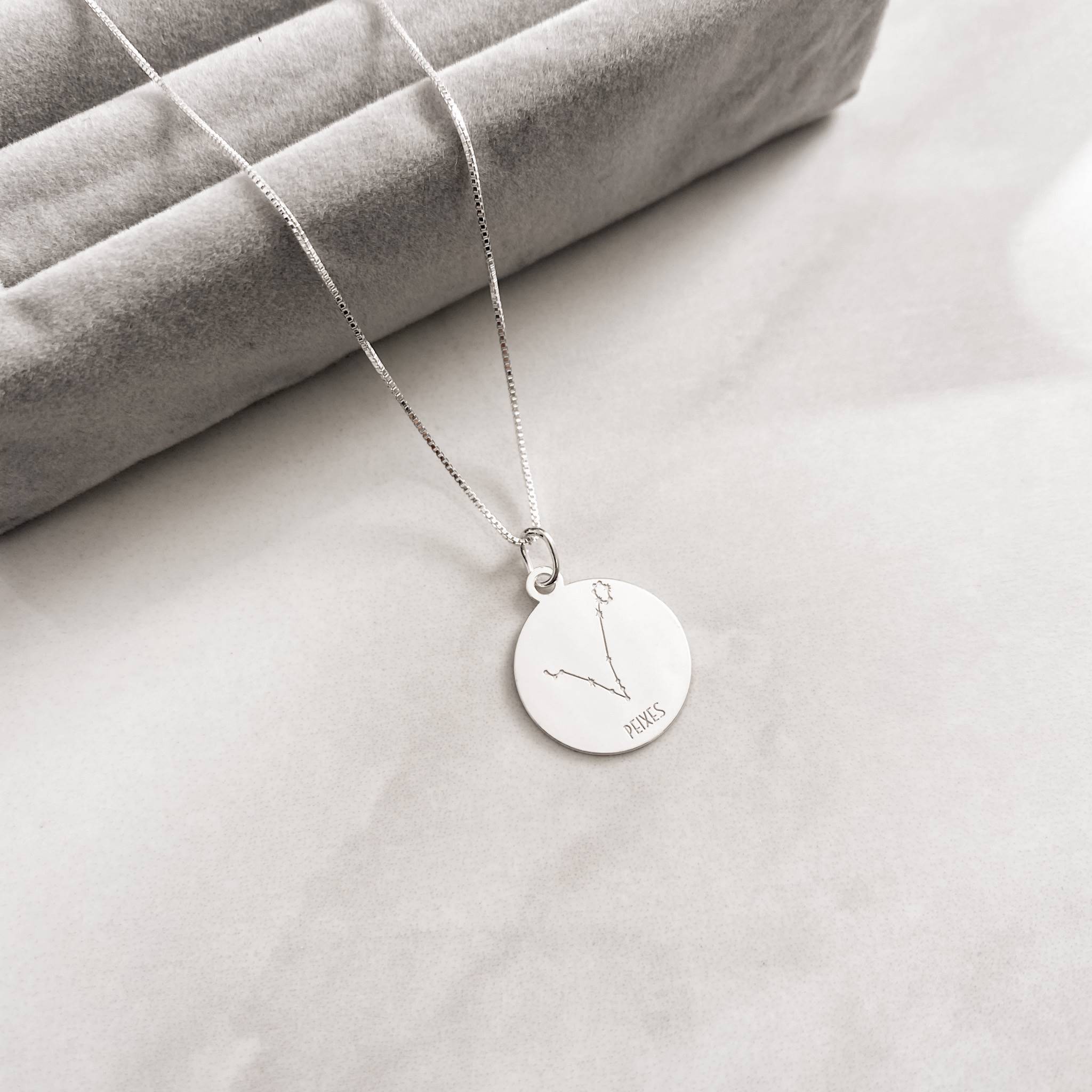 Imagem Colar pingente constelação signo peixes 45cm