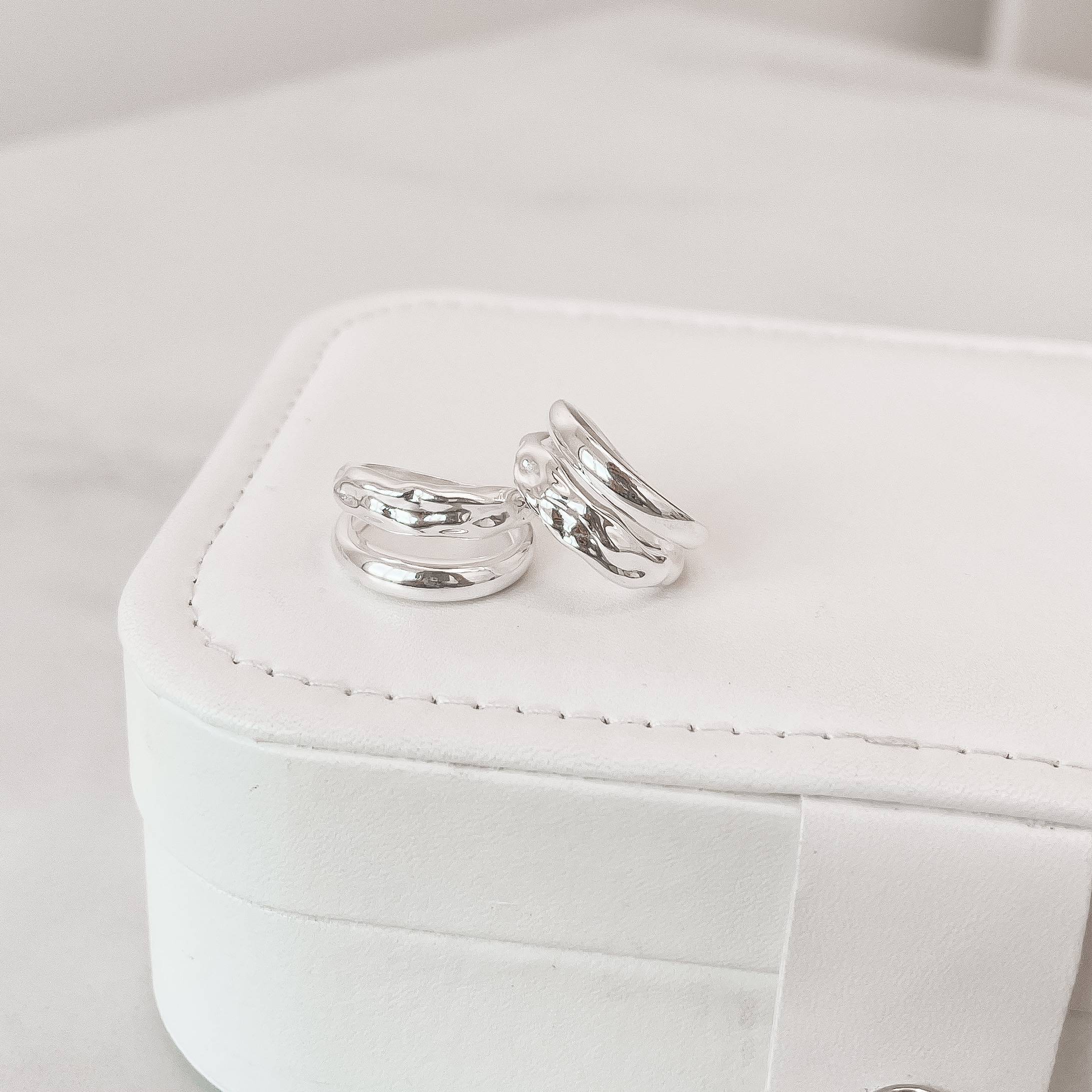 Imagem Secundária Anel duplo largo liso e texturizado