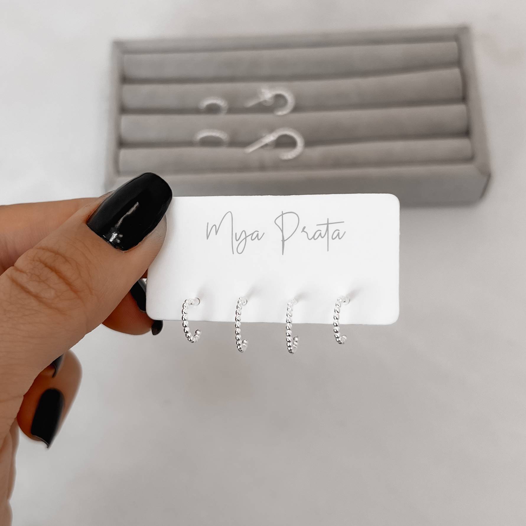 Dupla argolas fio bolinhas 9 e 10mm tarraxa