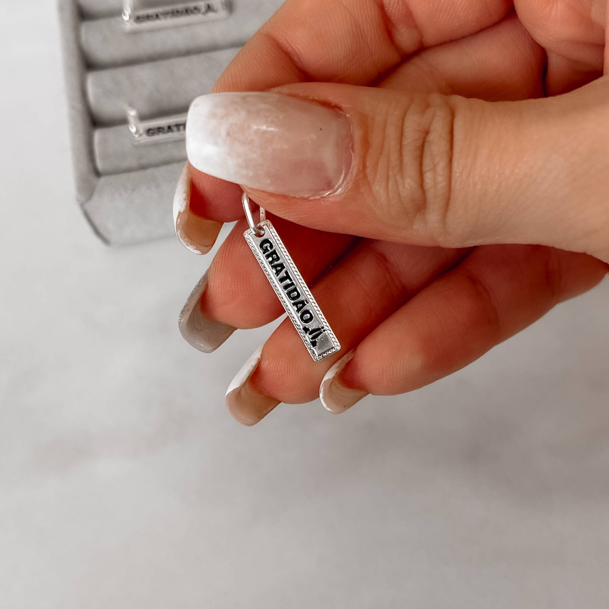 Pingente placa gratidão resina 20mm