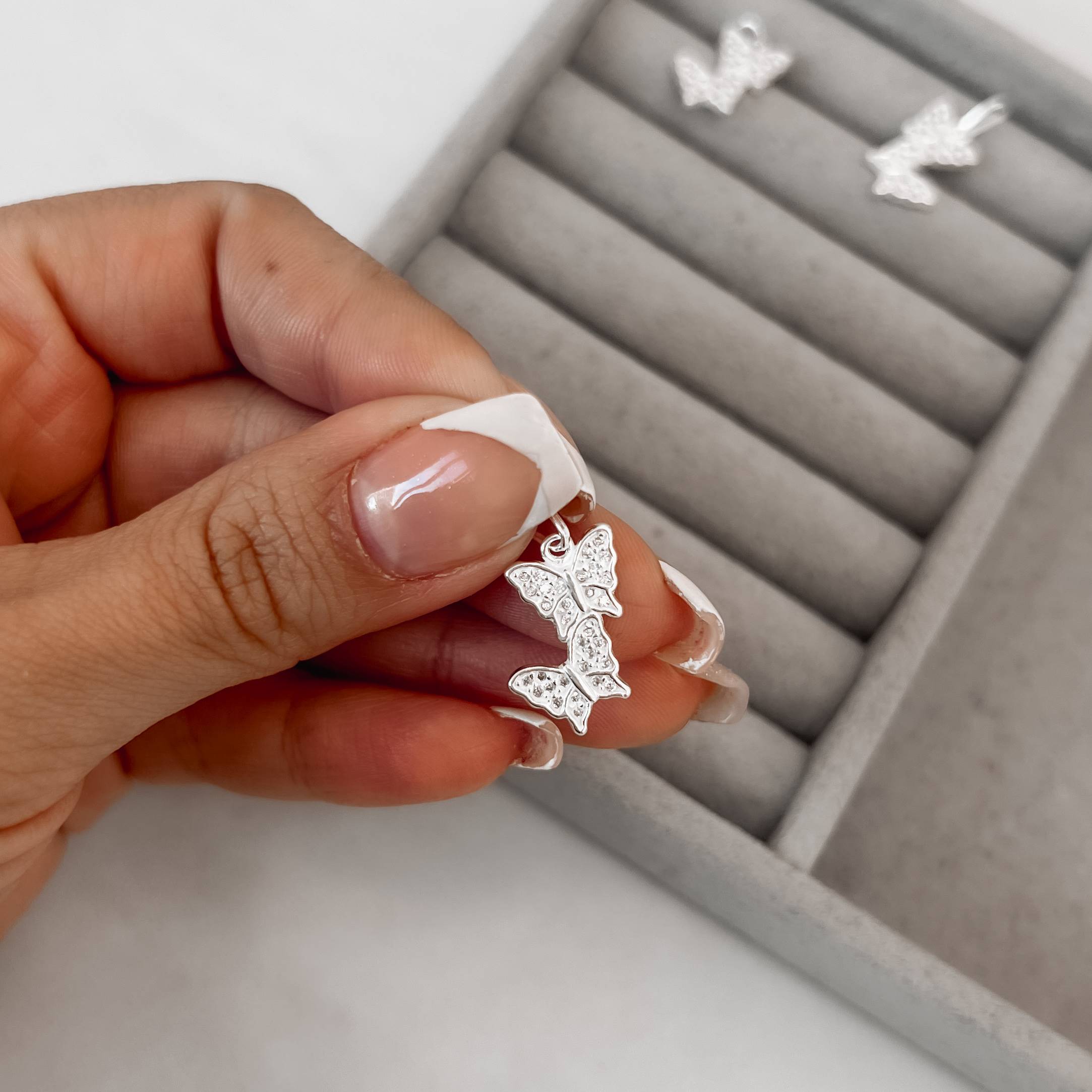 Imagem Secundária Pingente borboletas cravejadas 15mm