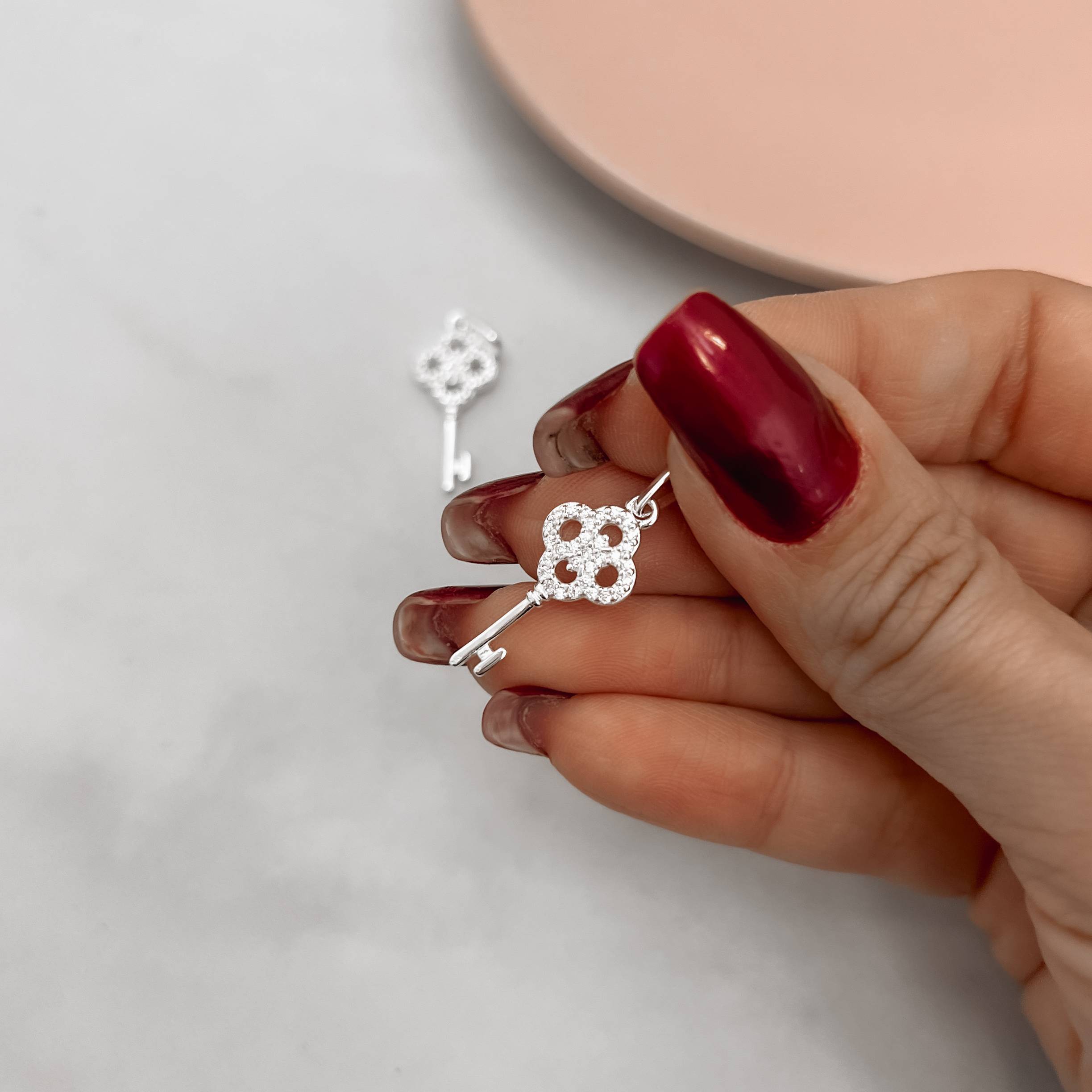 Imagem Secundária Pingente chave cravejada 20mm