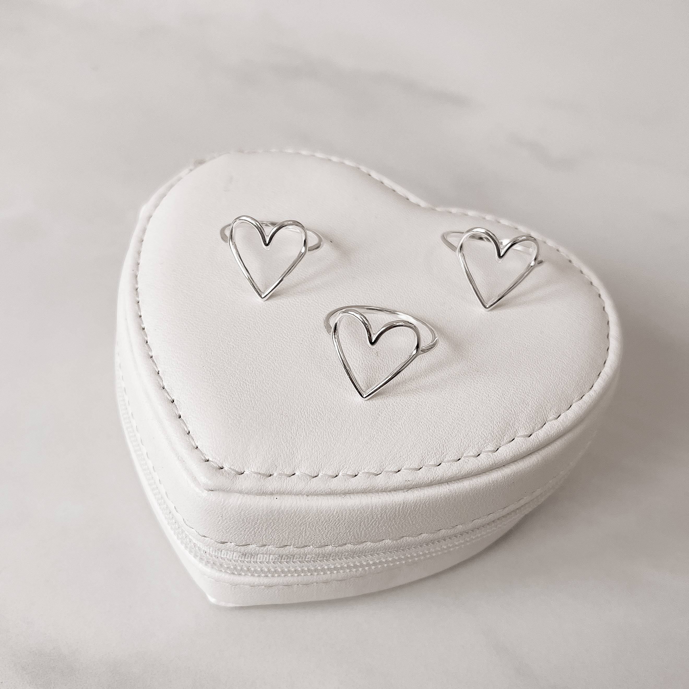 Anel coração vazado 15mm