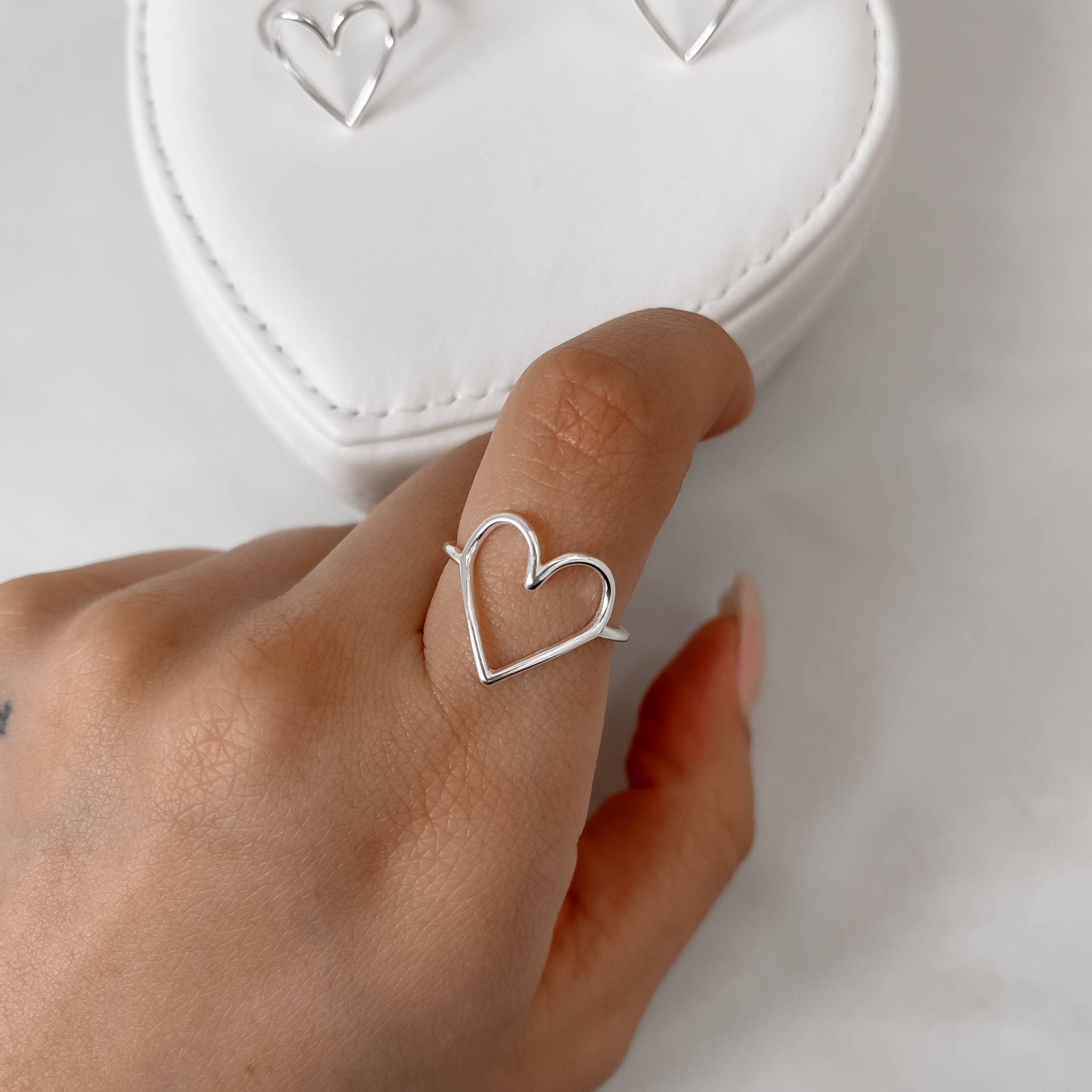 Imagem Secundária Anel coração vazado 15mm