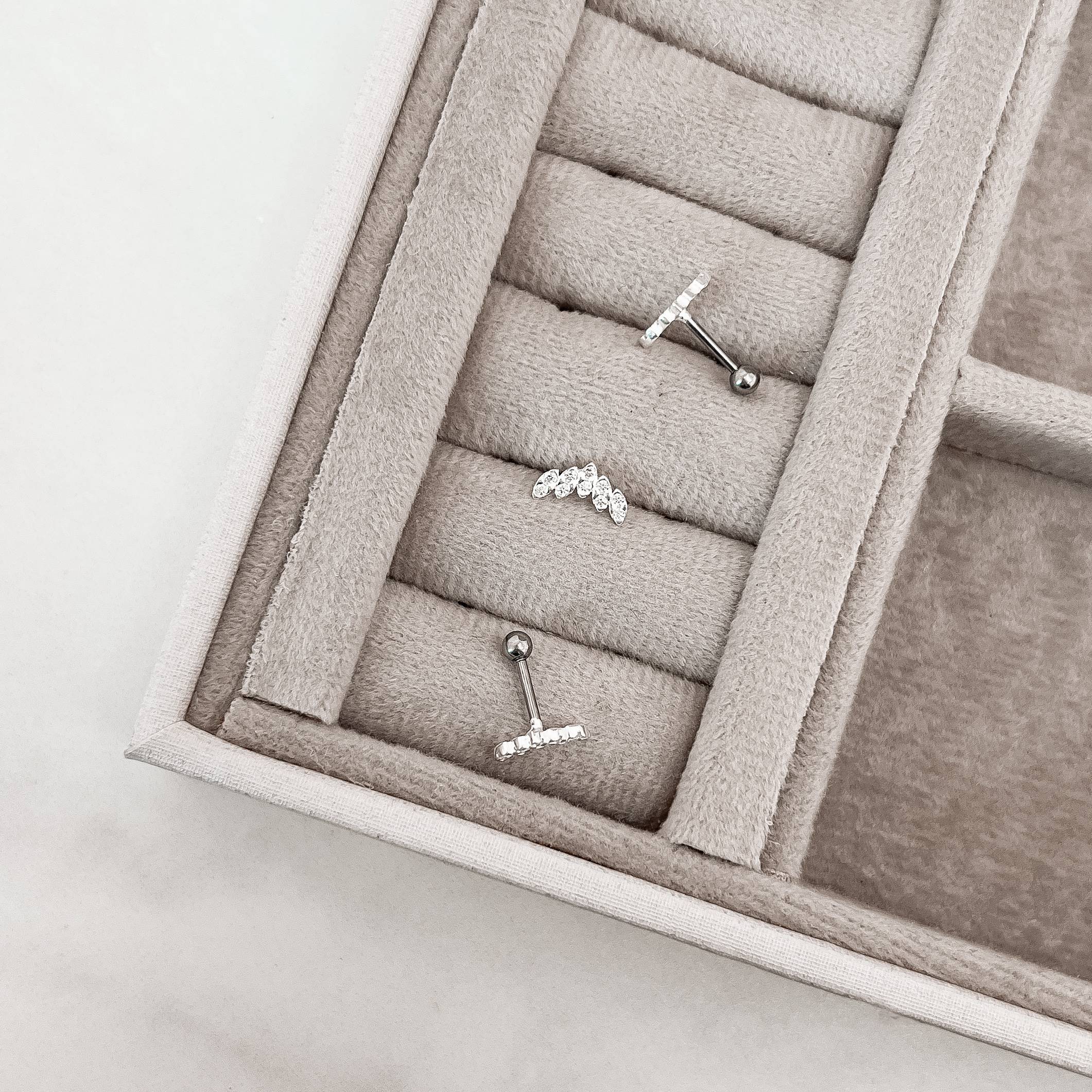 Piercing haste volta cravejada 9mm