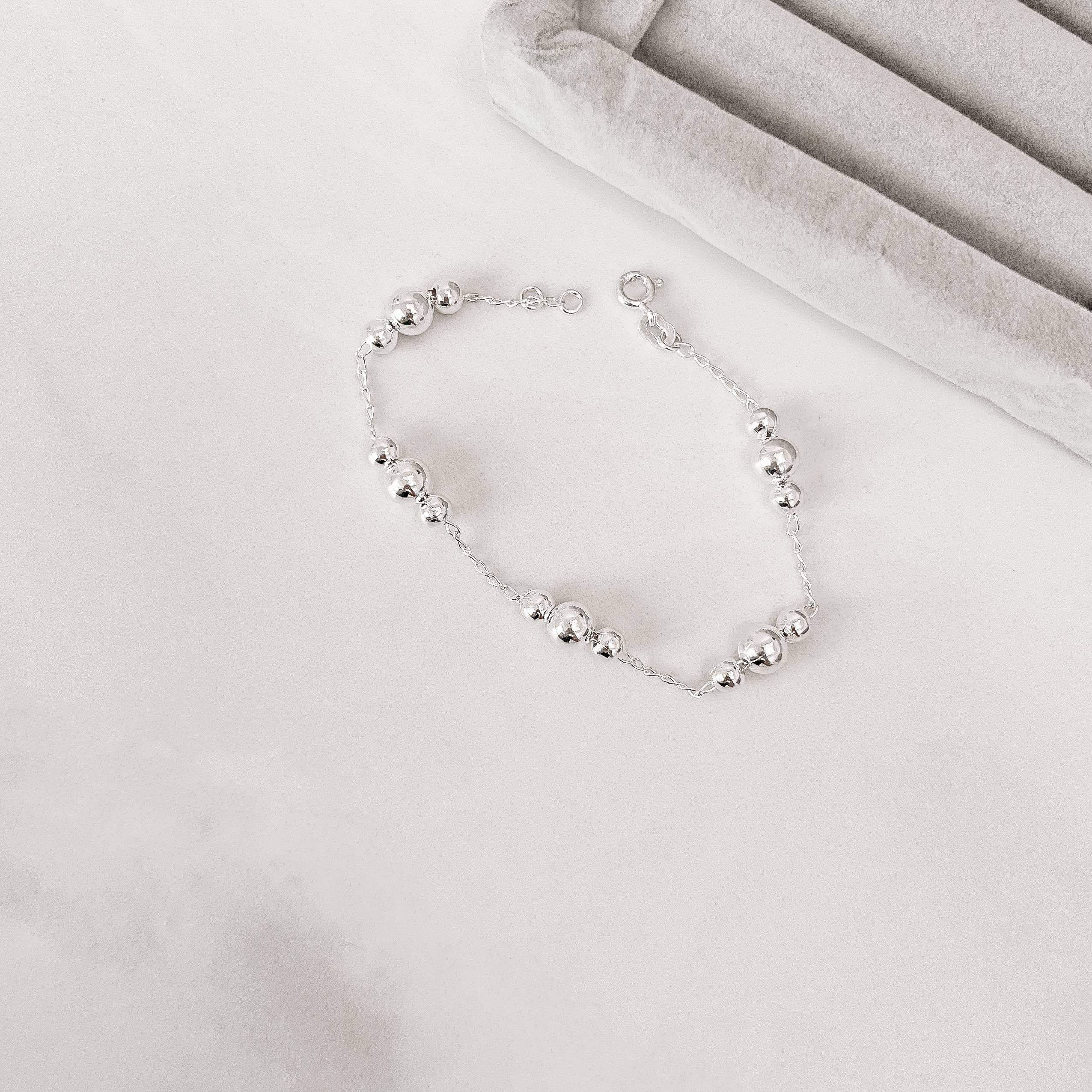 Pulseira entremeio bolas 5 e 7mm corrente cadeado