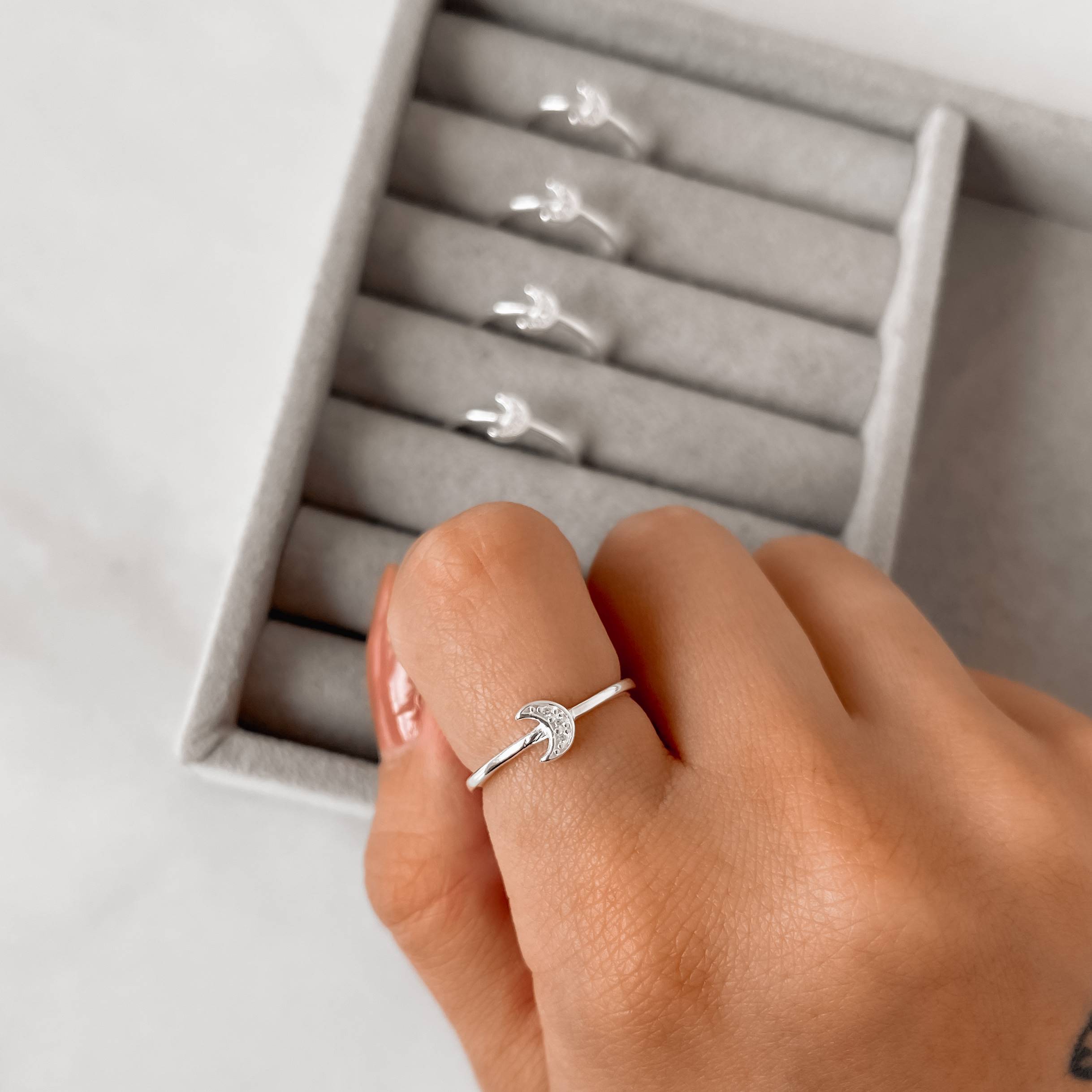 Imagem Anel lua cravejada