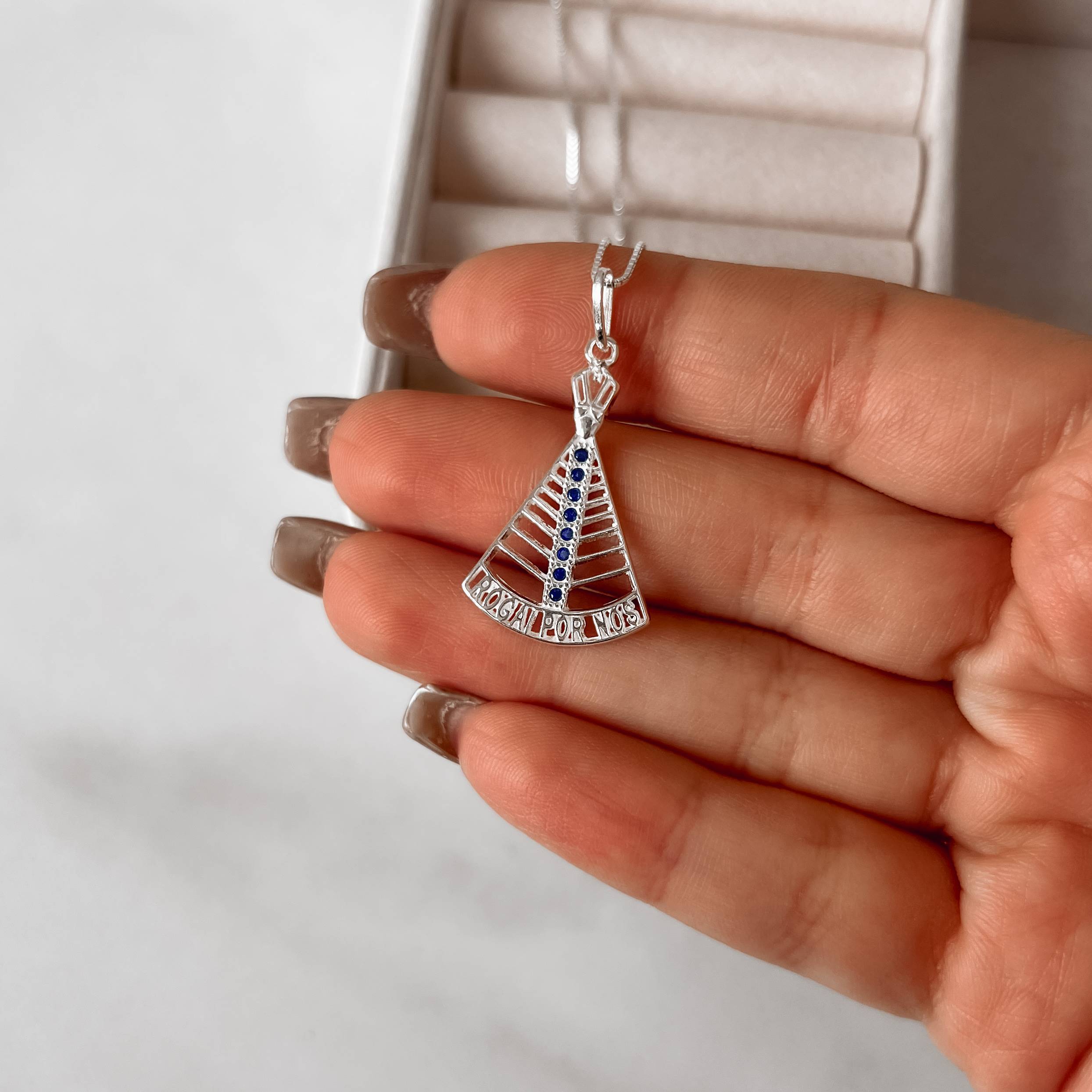 Imagem Secundária Colar pingente Nsa. Sra. Aparecida rogai por nós 25mm 45cm