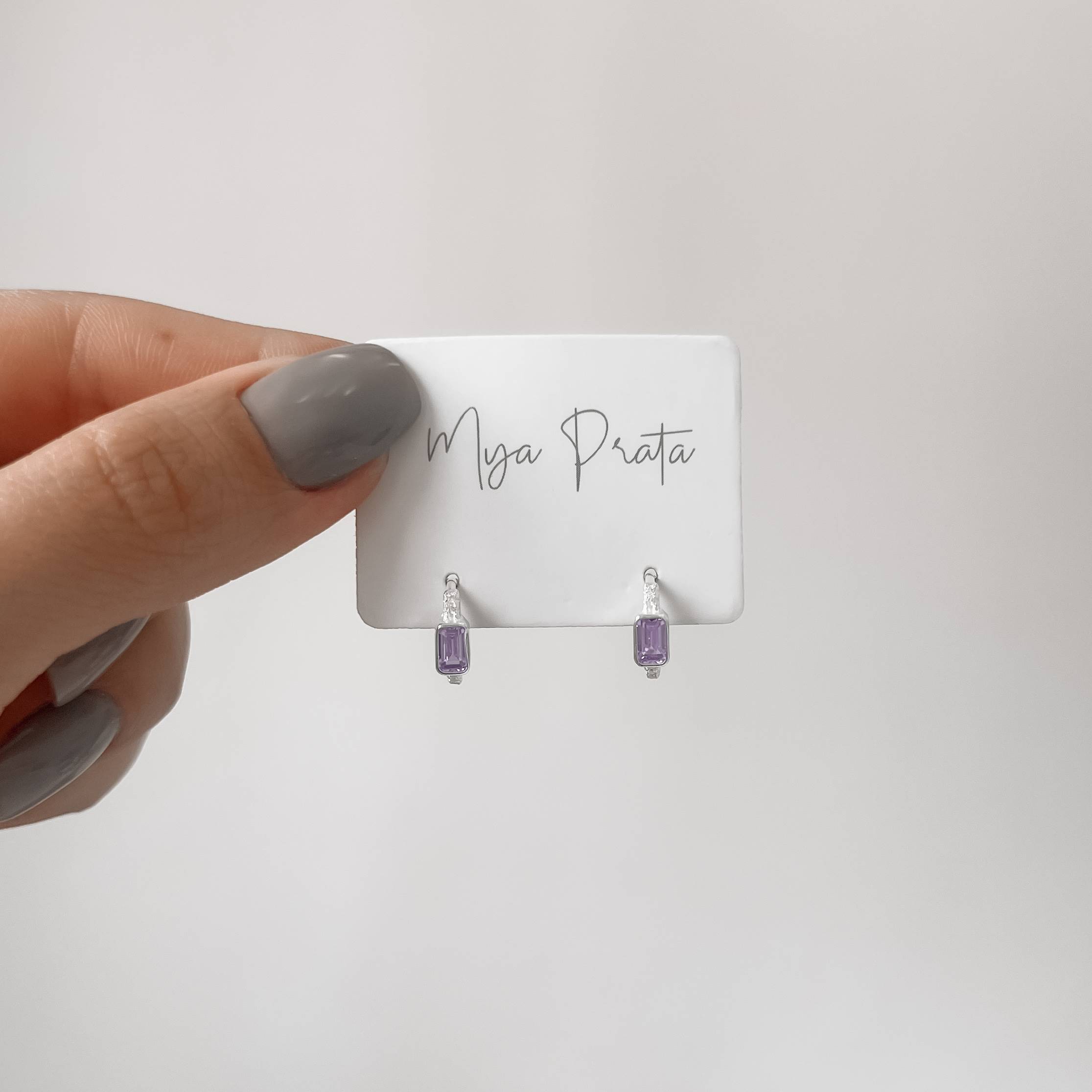 Imagem Secundária Argola click cravejada 11mm detalhe zircônia retangular lilás