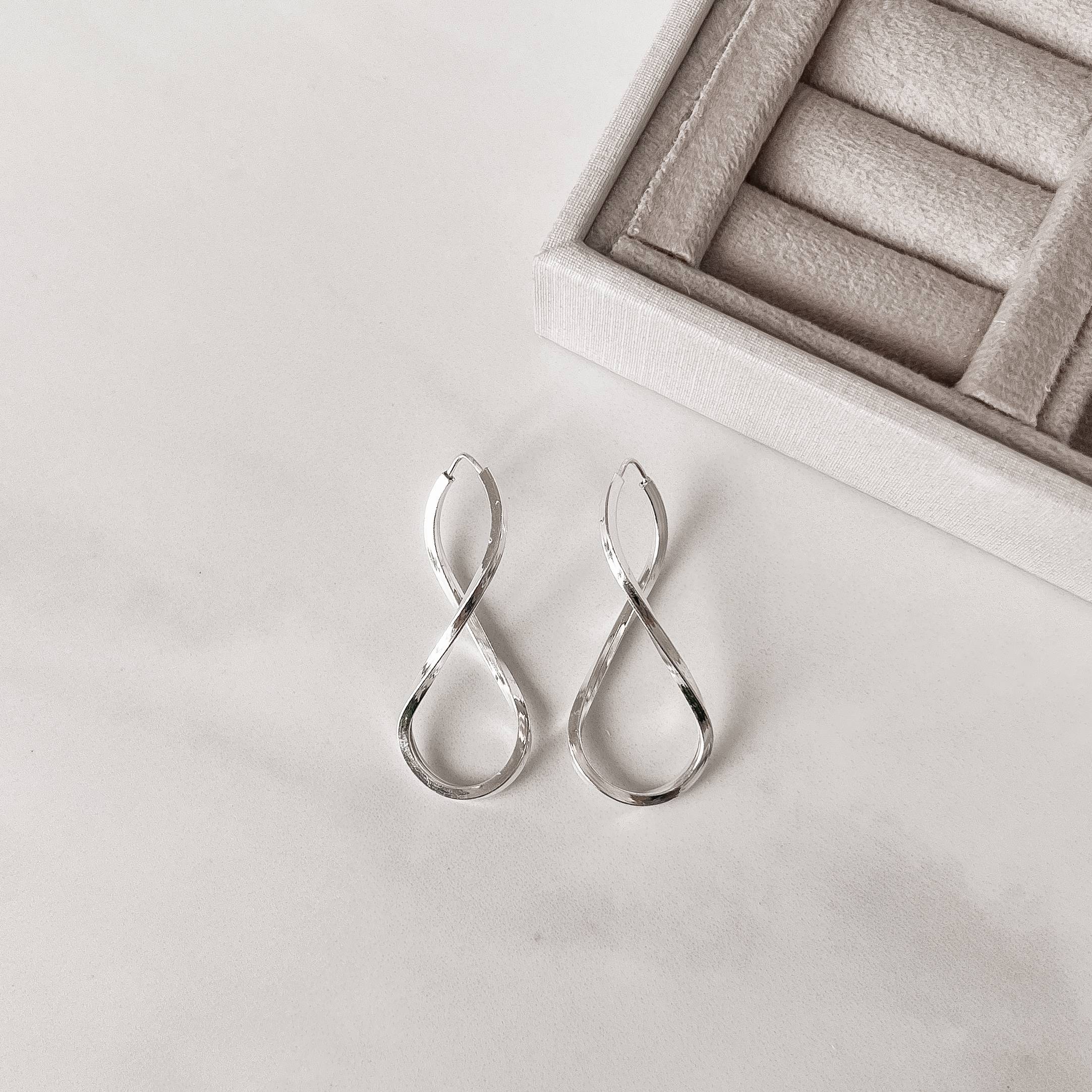 Imagem Argola infinito 43mm fio quadrado