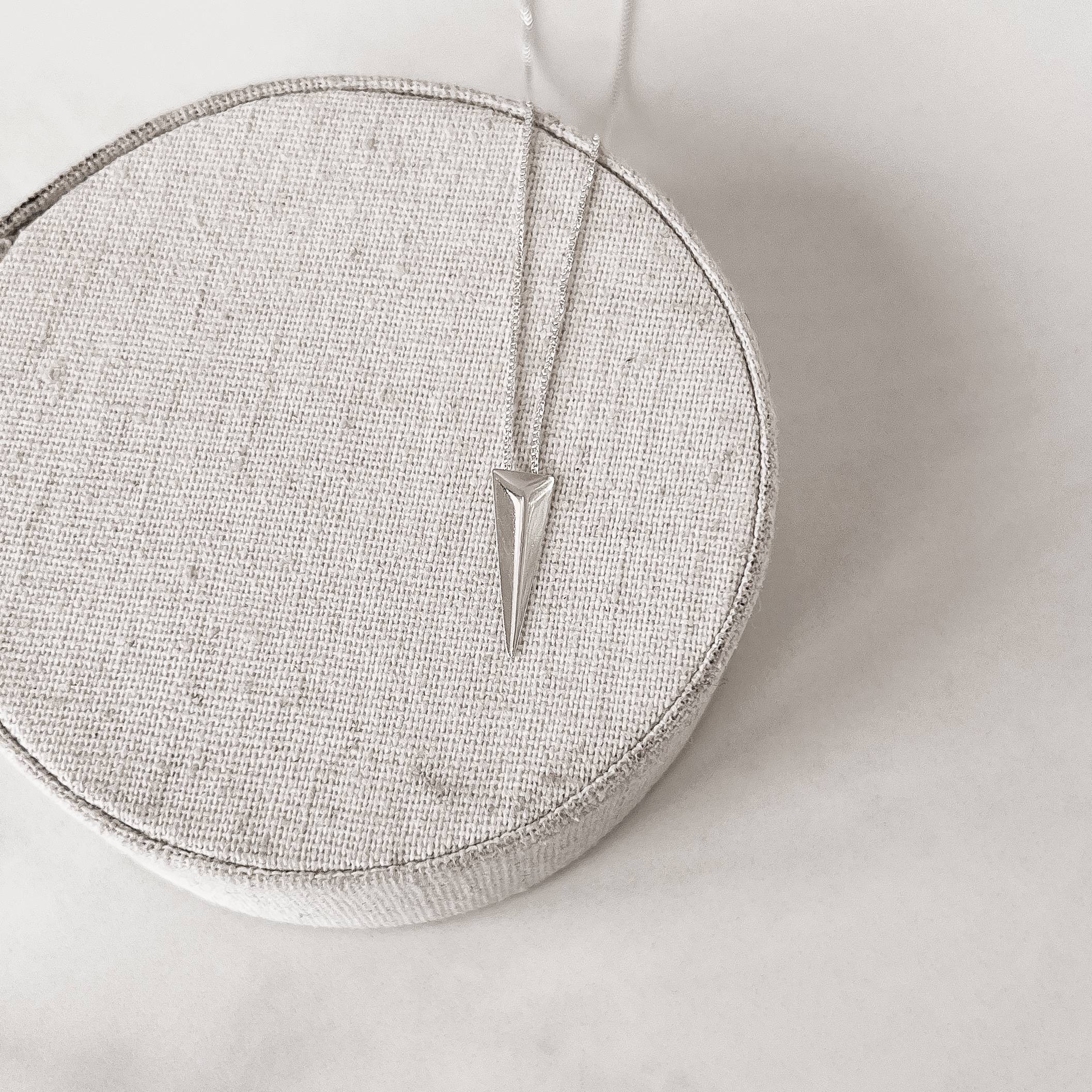 Imagem Secundária Colar triângulo isósceles 19mm 45cm