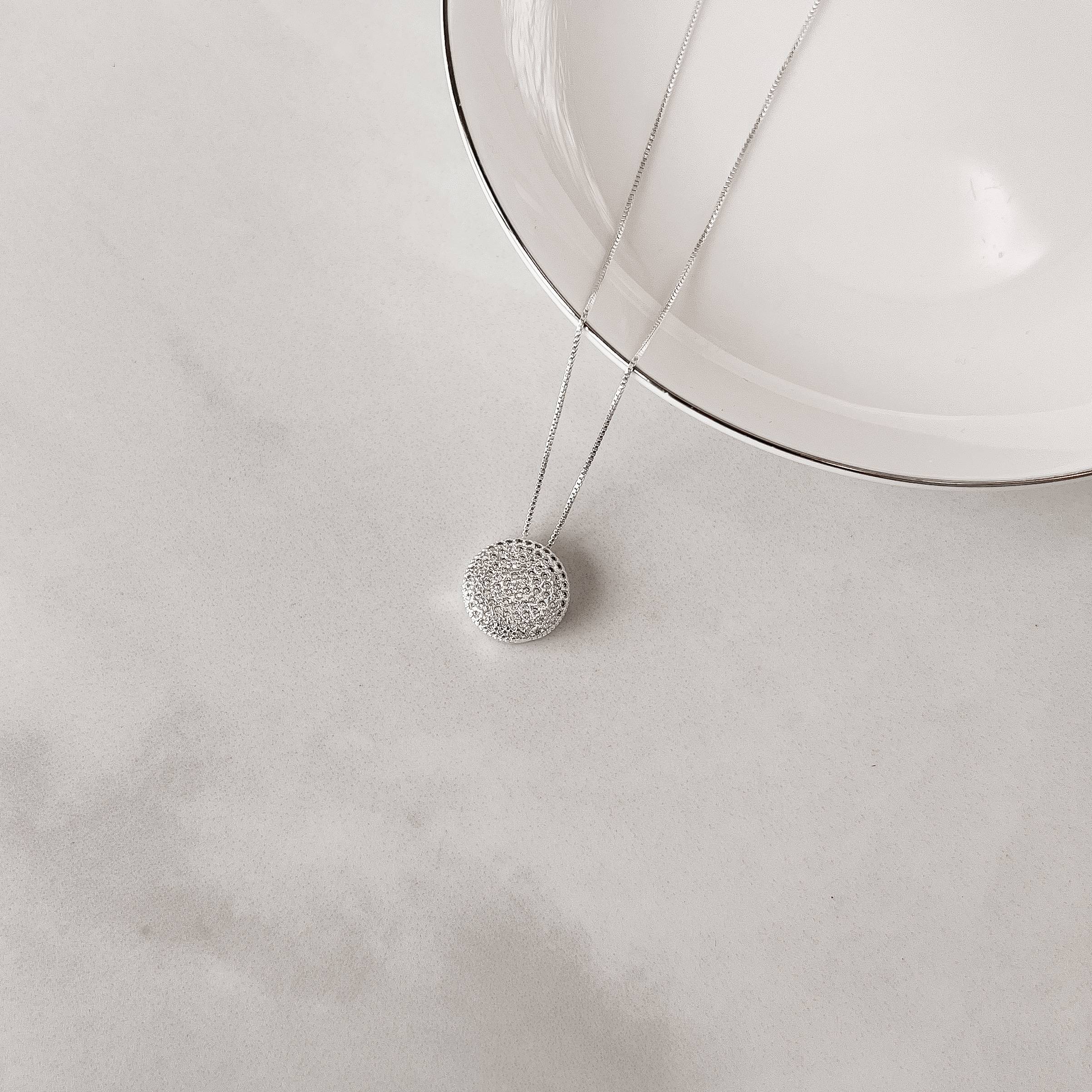 Colar botão cravejado 13mm 45cm