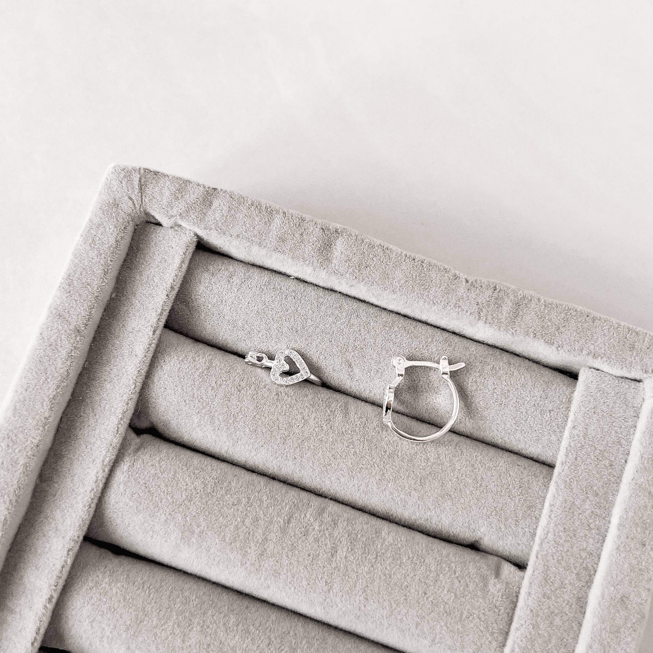 Imagem Argola fina coração vazado cravejado 14mm trava